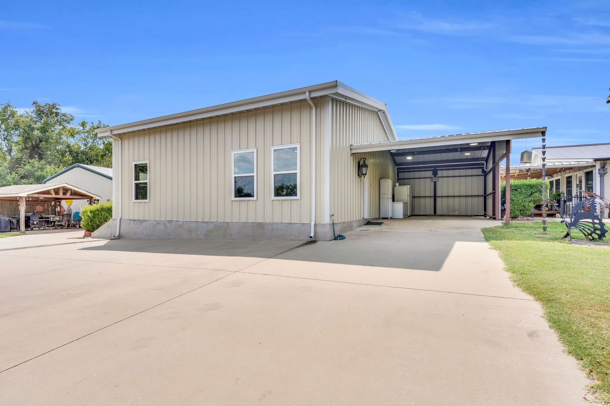 Second Dwelling/ Pool House -rear faces the road