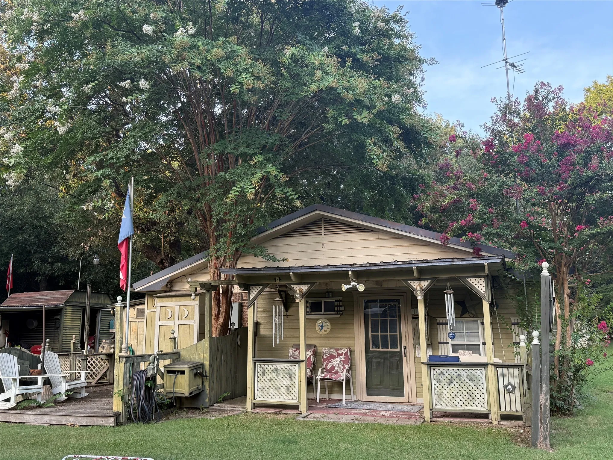 Single Family Residence For Sale in Van Zandt County , 412 S Birch, Van, Texas 75790, 3 Bedroom, 2 Bathroom, Garage spaces, 1,456 Sqft, built in 1970, Preowned, mls#21066117, Real Estate Agent in Van, Homes For Sale in Van Zandt county, Homes For Sale in Van, Realtor in Van Texas, Real Estate Brokerage Independent Realty Texas, Luminita Cordes Realtor