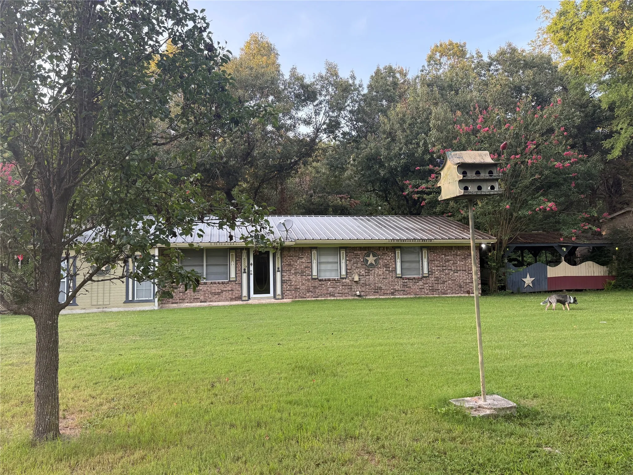 Single Family Residence For Sale in Van Zandt County , 412 S Birch, Van, Texas 75790, 3 Bedroom, 2 Bathroom, Garage spaces, 1,456 Sqft, built in 1970, Preowned, mls#21066117, Real Estate Agent in Van, Homes For Sale in Van Zandt county, Homes For Sale in Van, Realtor in Van Texas, Real Estate Brokerage Independent Realty Texas, Luminita Cordes Realtor