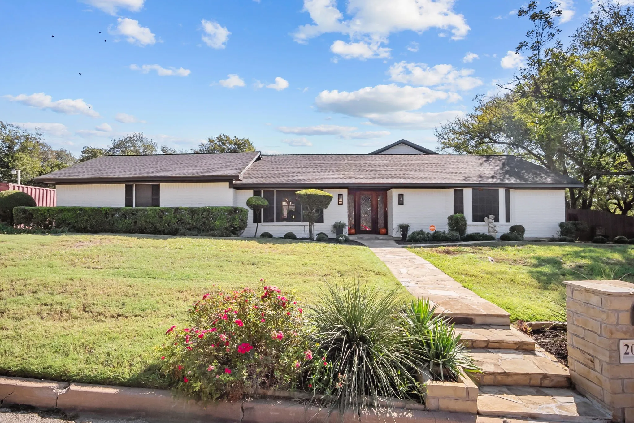 Single Family Residence For Sale in Palo Pinto County , 2016 NW 4th Avenue, Mineral Wells, Texas 76067, 4 Bedroom, 4 Bathroom, 2 Garage spaces, 3,475 Sqft, built in 1967, mls#21072225, Real Estate Agent in Mineral Wells, Homes For Sale in Palo Pinto county, Homes For Sale in Mineral Wells, Realtor in Mineral Wells Texas, Real Estate Brokerage Independent Realty Texas, Luminita Cordes Realtor