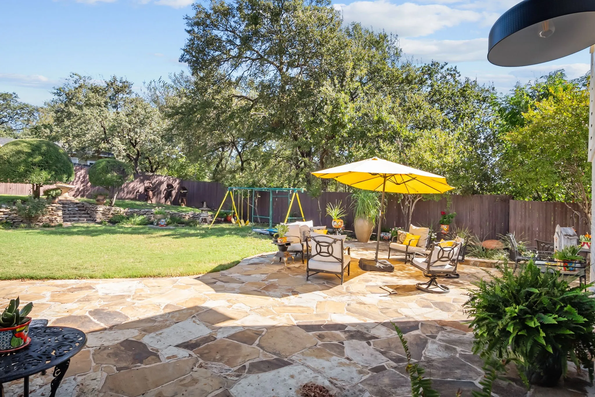 outdoor entertaining patio