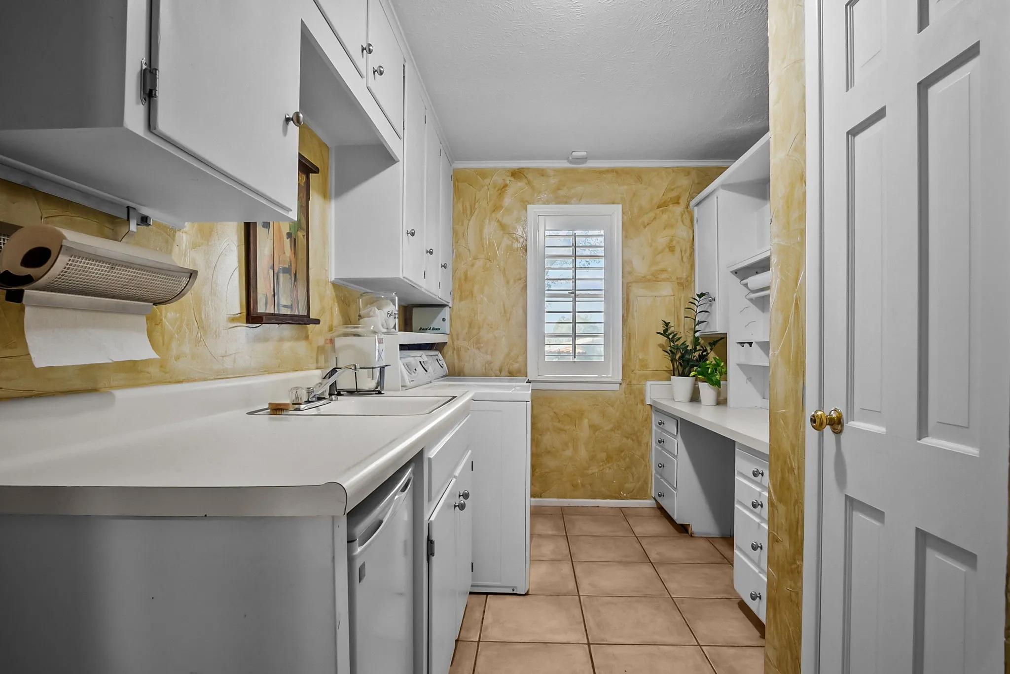 sink room for crafts