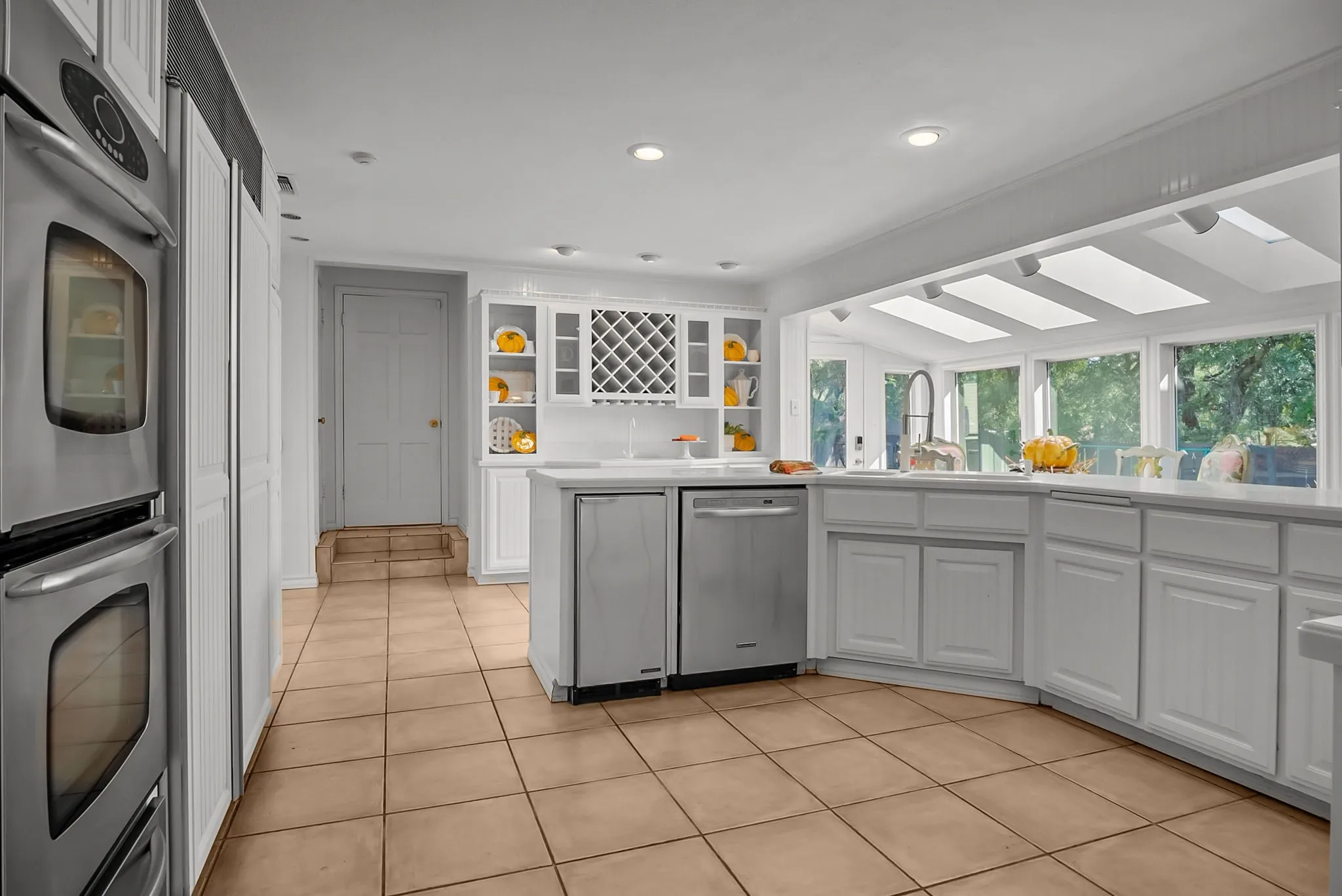 Double oven Subzero refrigerator