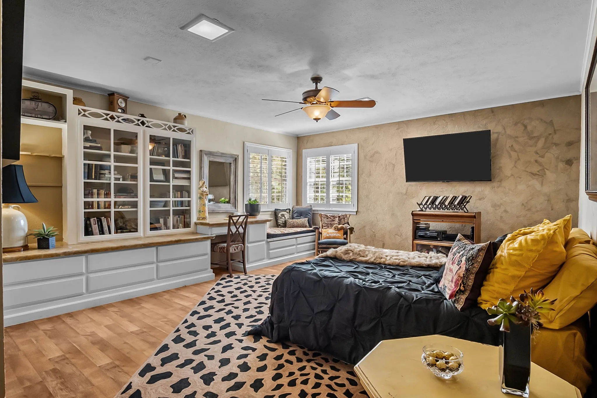 upstairs bedroom with full bath