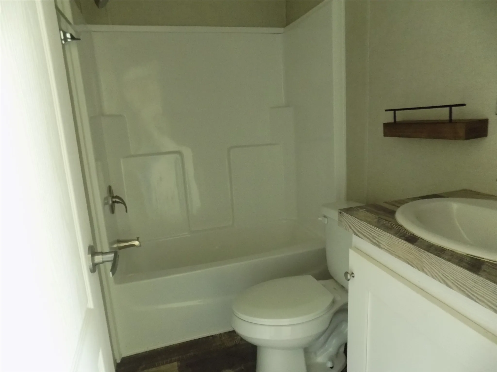 Large guest bathroom located between two bedrooms.