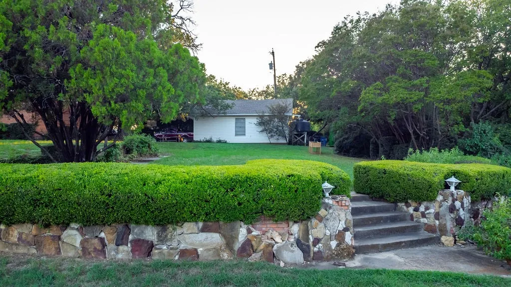 Single Family Residence For Sale in Denton County , 1604 N Haven Drive, Corinth, Texas 76210, 4 Bedroom, 4 Bathroom, 2 Garage spaces, 2,172 Sqft, built in 1959, mls#21070532, Real Estate Agent in Corinth, Homes For Sale in Denton county, Homes For Sale in Corinth, Realtor in Corinth Texas, Real Estate Brokerage Independent Realty Texas, Luminita Cordes Realtor