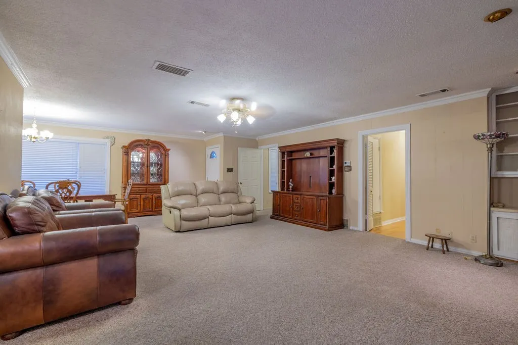 Single Family Residence For Sale in Denton County , 1604 N Haven Drive, Corinth, Texas 76210, 4 Bedroom, 4 Bathroom, 2 Garage spaces, 2,172 Sqft, built in 1959, mls#21070532, Real Estate Agent in Corinth, Homes For Sale in Denton county, Homes For Sale in Corinth, Realtor in Corinth Texas, Real Estate Brokerage Independent Realty Texas, Luminita Cordes Realtor