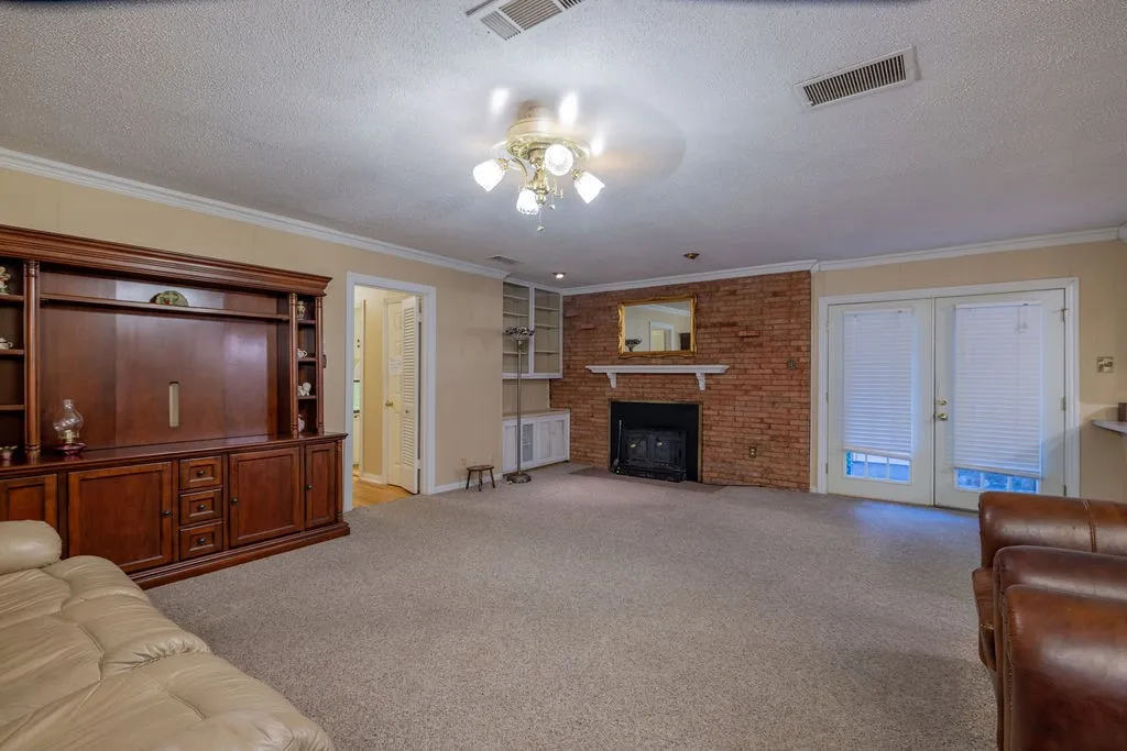 Single Family Residence For Sale in Denton County , 1604 N Haven Drive, Corinth, Texas 76210, 4 Bedroom, 4 Bathroom, 2 Garage spaces, 2,172 Sqft, built in 1959, mls#21070532, Real Estate Agent in Corinth, Homes For Sale in Denton county, Homes For Sale in Corinth, Realtor in Corinth Texas, Real Estate Brokerage Independent Realty Texas, Luminita Cordes Realtor