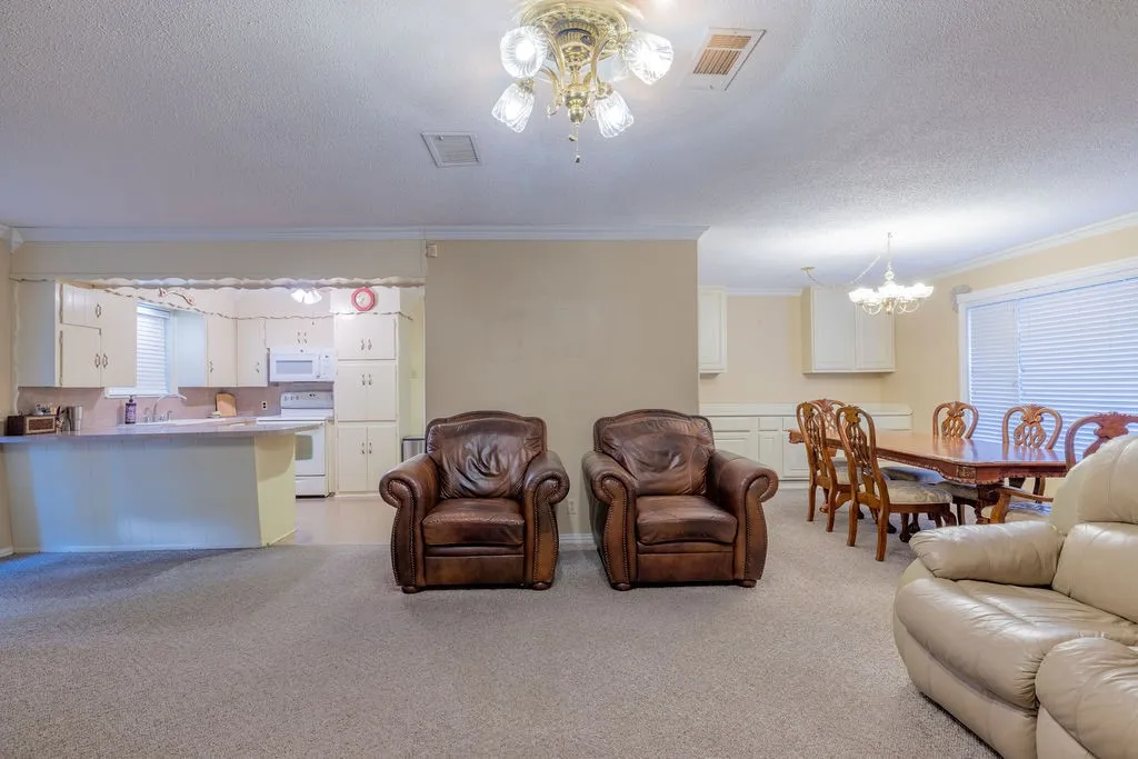 Single Family Residence For Sale in Denton County , 1604 N Haven Drive, Corinth, Texas 76210, 4 Bedroom, 4 Bathroom, 2 Garage spaces, 2,172 Sqft, built in 1959, mls#21070532, Real Estate Agent in Corinth, Homes For Sale in Denton county, Homes For Sale in Corinth, Realtor in Corinth Texas, Real Estate Brokerage Independent Realty Texas, Luminita Cordes Realtor