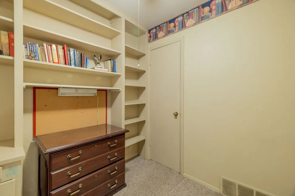 Single Family Residence For Sale in Denton County , 1604 N Haven Drive, Corinth, Texas 76210, 4 Bedroom, 4 Bathroom, 2 Garage spaces, 2,172 Sqft, built in 1959, mls#21070532, Real Estate Agent in Corinth, Homes For Sale in Denton county, Homes For Sale in Corinth, Realtor in Corinth Texas, Real Estate Brokerage Independent Realty Texas, Luminita Cordes Realtor