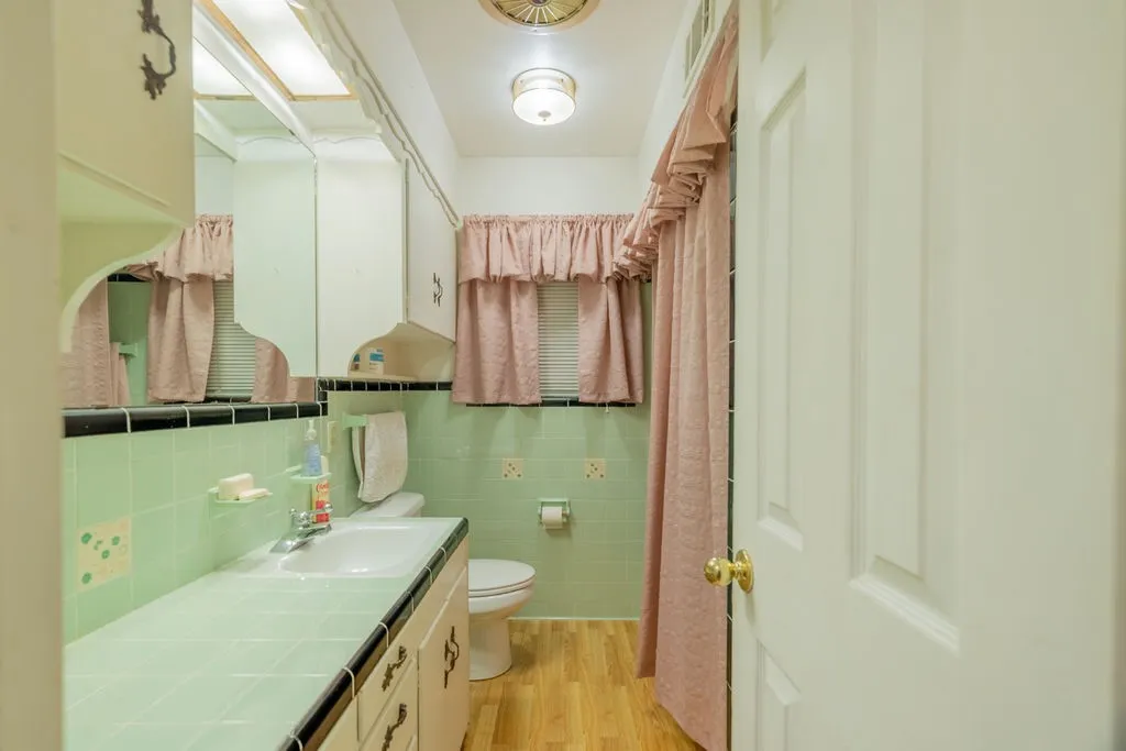 Single Family Residence For Sale in Denton County , 1604 N Haven Drive, Corinth, Texas 76210, 4 Bedroom, 4 Bathroom, 2 Garage spaces, 2,172 Sqft, built in 1959, mls#21070532, Real Estate Agent in Corinth, Homes For Sale in Denton county, Homes For Sale in Corinth, Realtor in Corinth Texas, Real Estate Brokerage Independent Realty Texas, Luminita Cordes Realtor