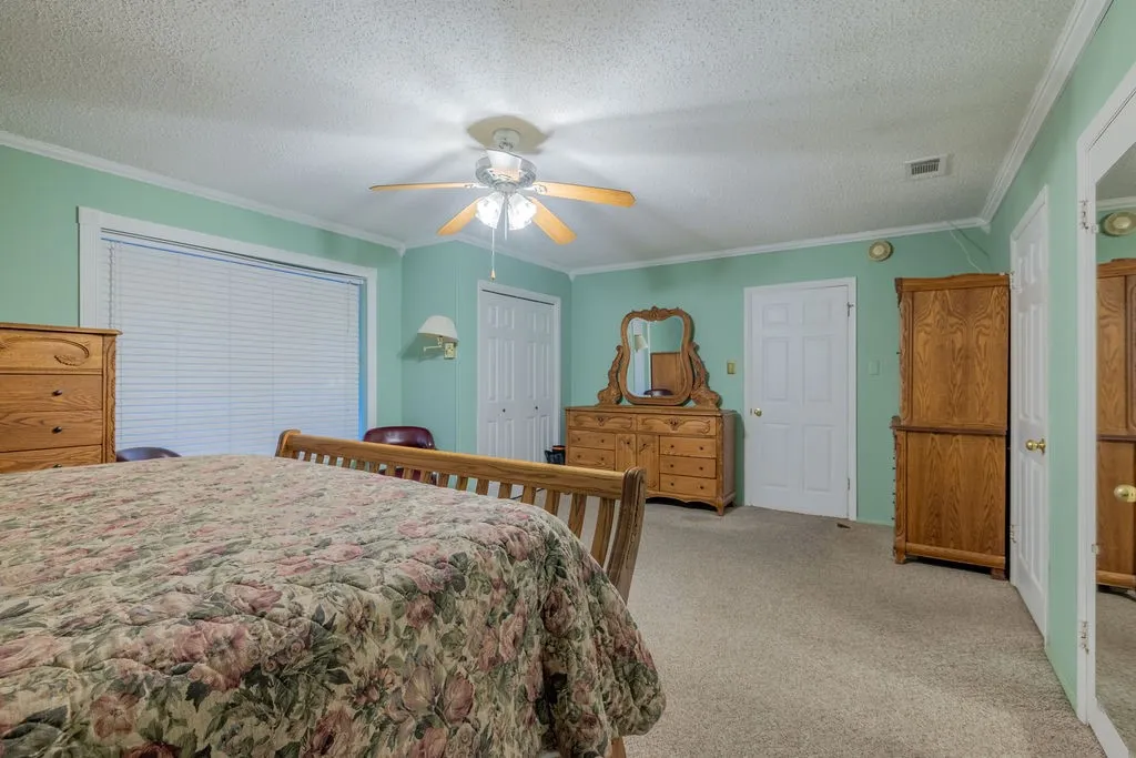 Single Family Residence For Sale in Denton County , 1604 N Haven Drive, Corinth, Texas 76210, 4 Bedroom, 4 Bathroom, 2 Garage spaces, 2,172 Sqft, built in 1959, mls#21070532, Real Estate Agent in Corinth, Homes For Sale in Denton county, Homes For Sale in Corinth, Realtor in Corinth Texas, Real Estate Brokerage Independent Realty Texas, Luminita Cordes Realtor