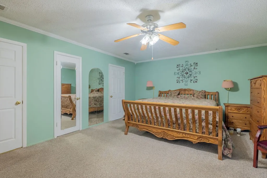 Single Family Residence For Sale in Denton County , 1604 N Haven Drive, Corinth, Texas 76210, 4 Bedroom, 4 Bathroom, 2 Garage spaces, 2,172 Sqft, built in 1959, mls#21070532, Real Estate Agent in Corinth, Homes For Sale in Denton county, Homes For Sale in Corinth, Realtor in Corinth Texas, Real Estate Brokerage Independent Realty Texas, Luminita Cordes Realtor
