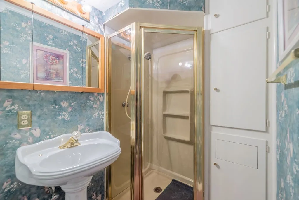 Single Family Residence For Sale in Denton County , 1604 N Haven Drive, Corinth, Texas 76210, 4 Bedroom, 4 Bathroom, 2 Garage spaces, 2,172 Sqft, built in 1959, mls#21070532, Real Estate Agent in Corinth, Homes For Sale in Denton county, Homes For Sale in Corinth, Realtor in Corinth Texas, Real Estate Brokerage Independent Realty Texas, Luminita Cordes Realtor
