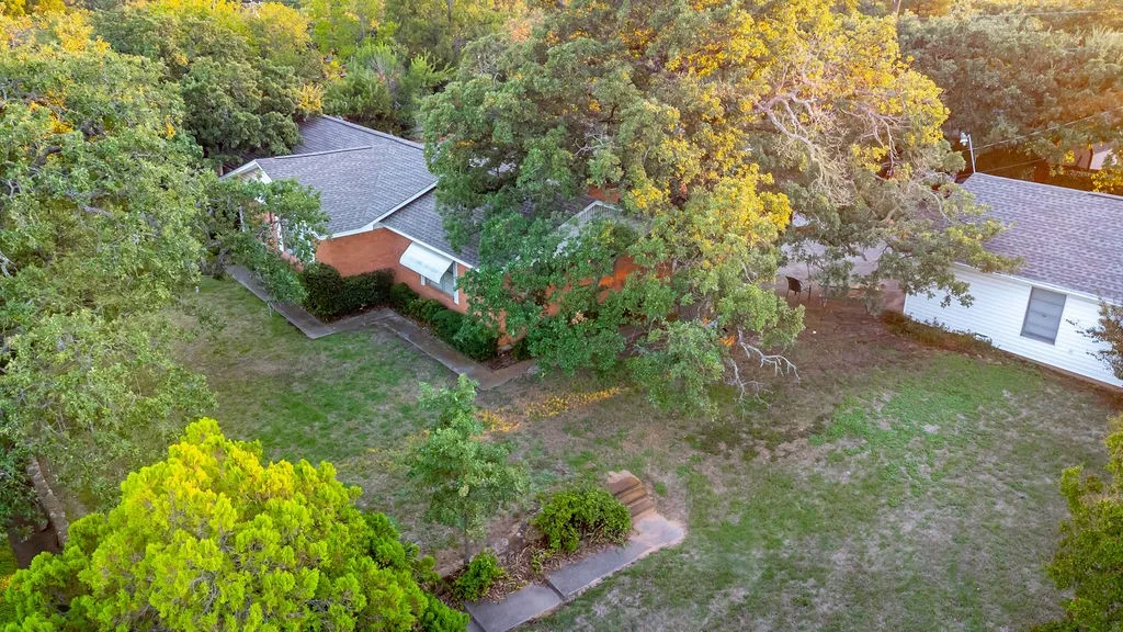 Single Family Residence For Sale in Denton County , 1604 N Haven Drive, Corinth, Texas 76210, 4 Bedroom, 4 Bathroom, 2 Garage spaces, 2,172 Sqft, built in 1959, mls#21070532, Real Estate Agent in Corinth, Homes For Sale in Denton county, Homes For Sale in Corinth, Realtor in Corinth Texas, Real Estate Brokerage Independent Realty Texas, Luminita Cordes Realtor