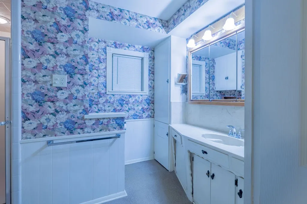 Single Family Residence For Sale in Denton County , 1604 N Haven Drive, Corinth, Texas 76210, 4 Bedroom, 4 Bathroom, 2 Garage spaces, 2,172 Sqft, built in 1959, mls#21070532, Real Estate Agent in Corinth, Homes For Sale in Denton county, Homes For Sale in Corinth, Realtor in Corinth Texas, Real Estate Brokerage Independent Realty Texas, Luminita Cordes Realtor