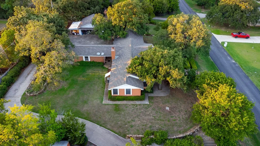 Single Family Residence For Sale in Denton County , 1604 N Haven Drive, Corinth, Texas 76210, 4 Bedroom, 4 Bathroom, 2 Garage spaces, 2,172 Sqft, built in 1959, mls#21070532, Real Estate Agent in Corinth, Homes For Sale in Denton county, Homes For Sale in Corinth, Realtor in Corinth Texas, Real Estate Brokerage Independent Realty Texas, Luminita Cordes Realtor