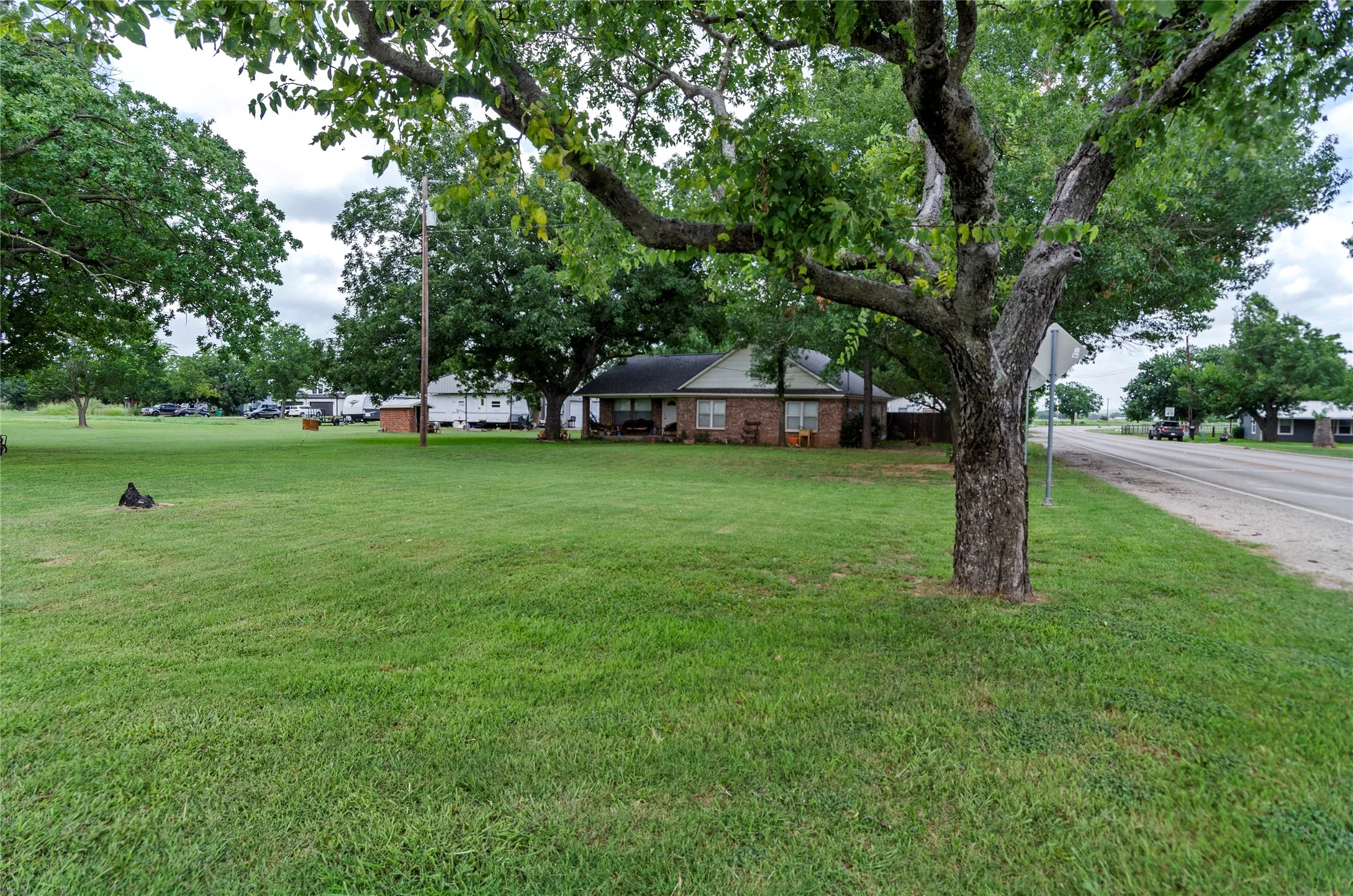 Single Family Residence For Sale in Wise County , 102 N Mesquite Street, Paradise, Texas 76073, 4 Bedroom, 2 Bathroom, 2 Garage spaces, 2,004 Sqft, built in 1970, Preowned, mls#21072318, Real Estate Agent in Paradise, Homes For Sale in Wise county, Homes For Sale in Paradise, Realtor in Paradise Texas, Real Estate Brokerage Independent Realty Texas, Luminita Cordes Realtor