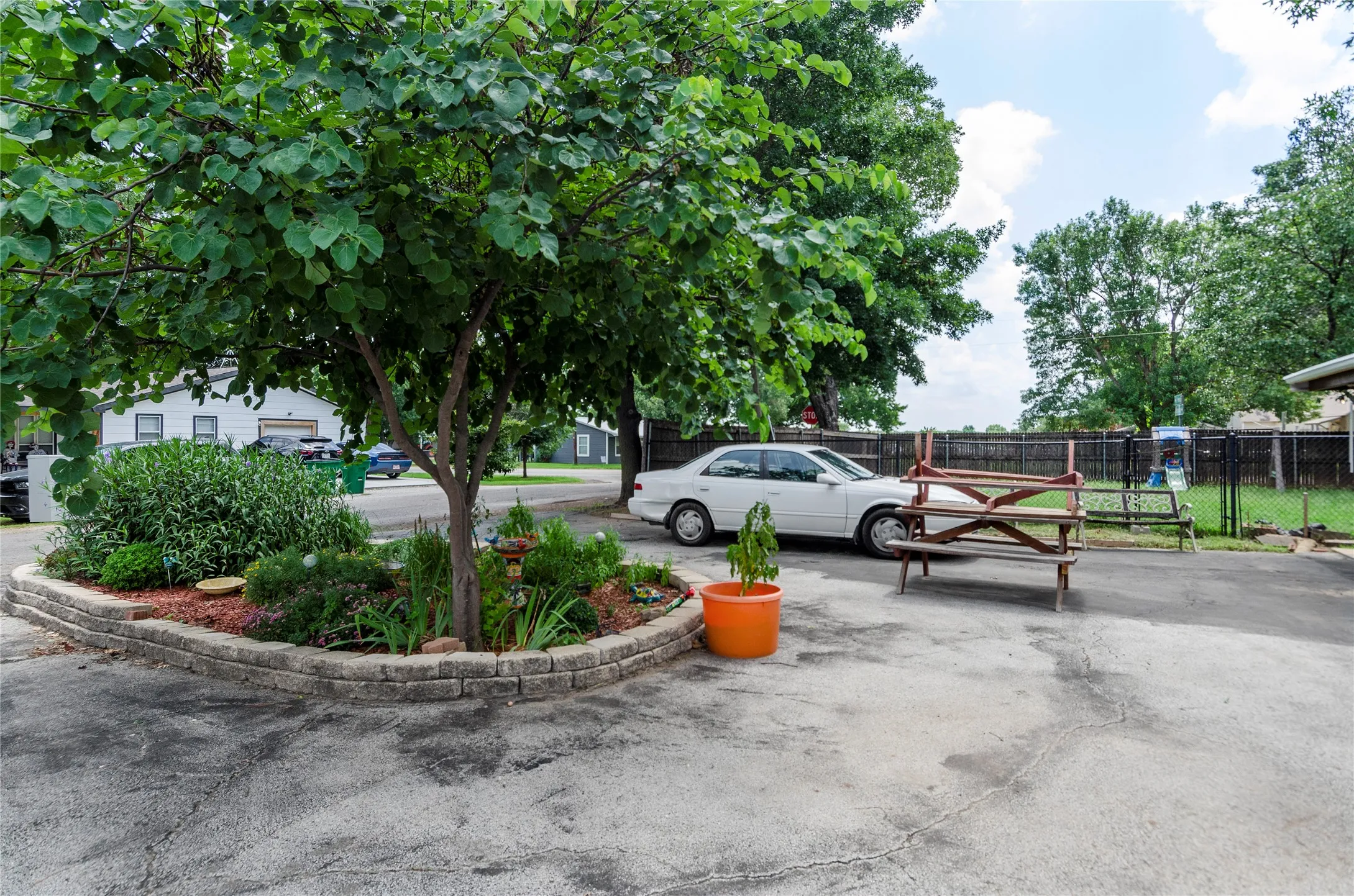 Single Family Residence For Sale in Wise County , 102 N Mesquite Street, Paradise, Texas 76073, 4 Bedroom, 2 Bathroom, 2 Garage spaces, 2,004 Sqft, built in 1970, Preowned, mls#21072318, Real Estate Agent in Paradise, Homes For Sale in Wise county, Homes For Sale in Paradise, Realtor in Paradise Texas, Real Estate Brokerage Independent Realty Texas, Luminita Cordes Realtor