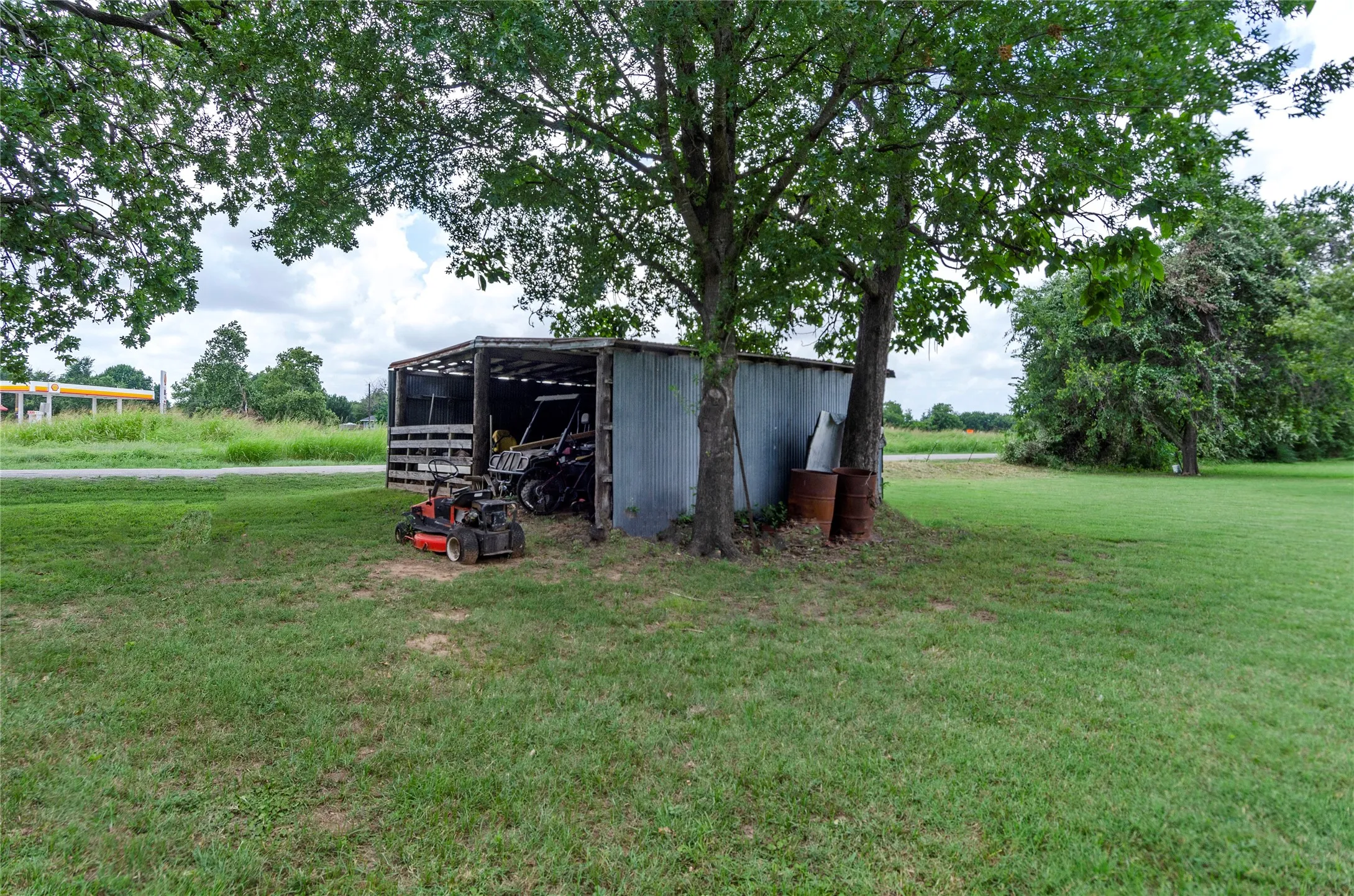 Single Family Residence For Sale in Wise County , 102 N Mesquite Street, Paradise, Texas 76073, 4 Bedroom, 2 Bathroom, 2 Garage spaces, 2,004 Sqft, built in 1970, Preowned, mls#21072318, Real Estate Agent in Paradise, Homes For Sale in Wise county, Homes For Sale in Paradise, Realtor in Paradise Texas, Real Estate Brokerage Independent Realty Texas, Luminita Cordes Realtor