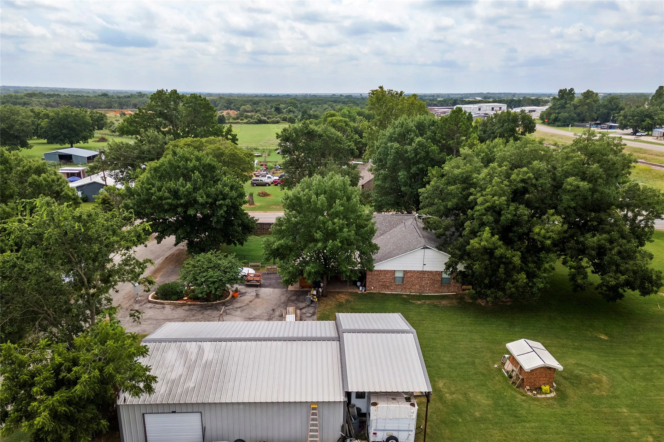 Single Family Residence For Sale in Wise County , 102 N Mesquite Street, Paradise, Texas 76073, 4 Bedroom, 2 Bathroom, 2 Garage spaces, 2,004 Sqft, built in 1970, Preowned, mls#21072318, Real Estate Agent in Paradise, Homes For Sale in Wise county, Homes For Sale in Paradise, Realtor in Paradise Texas, Real Estate Brokerage Independent Realty Texas, Luminita Cordes Realtor