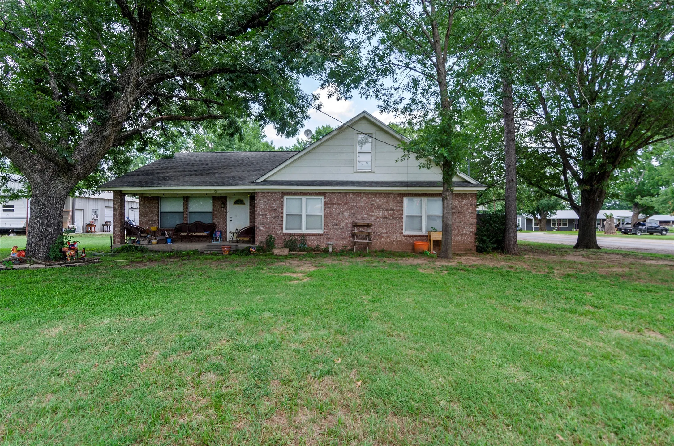 Single Family Residence For Sale in Wise County , 102 N Mesquite Street, Paradise, Texas 76073, 4 Bedroom, 2 Bathroom, 2 Garage spaces, 2,004 Sqft, built in 1970, Preowned, mls#21072318, Real Estate Agent in Paradise, Homes For Sale in Wise county, Homes For Sale in Paradise, Realtor in Paradise Texas, Real Estate Brokerage Independent Realty Texas, Luminita Cordes Realtor