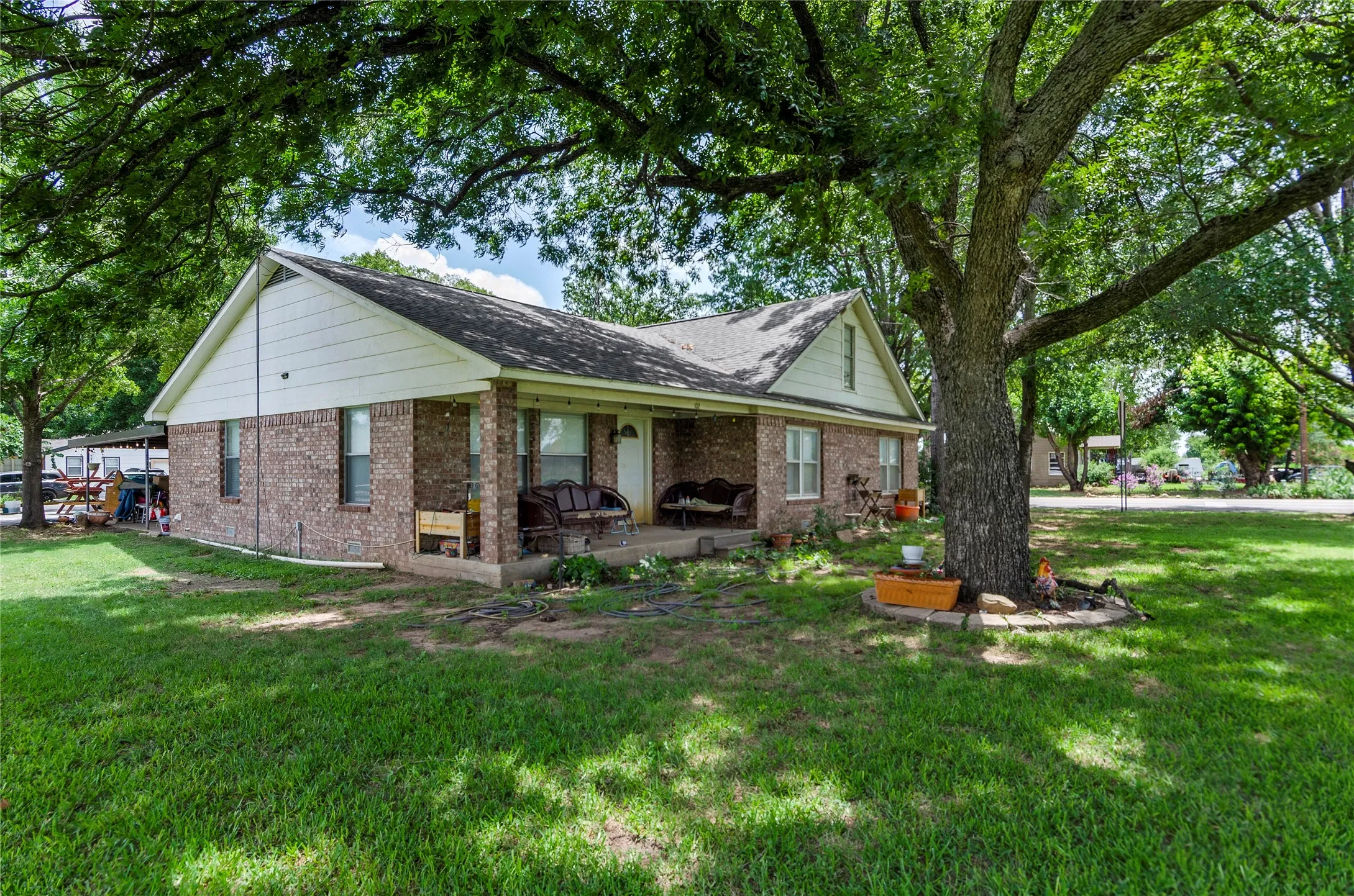 Single Family Residence For Sale in Wise County , 102 N Mesquite Street, Paradise, Texas 76073, 4 Bedroom, 2 Bathroom, 2 Garage spaces, 2,004 Sqft, built in 1970, Preowned, mls#21072318, Real Estate Agent in Paradise, Homes For Sale in Wise county, Homes For Sale in Paradise, Realtor in Paradise Texas, Real Estate Brokerage Independent Realty Texas, Luminita Cordes Realtor
