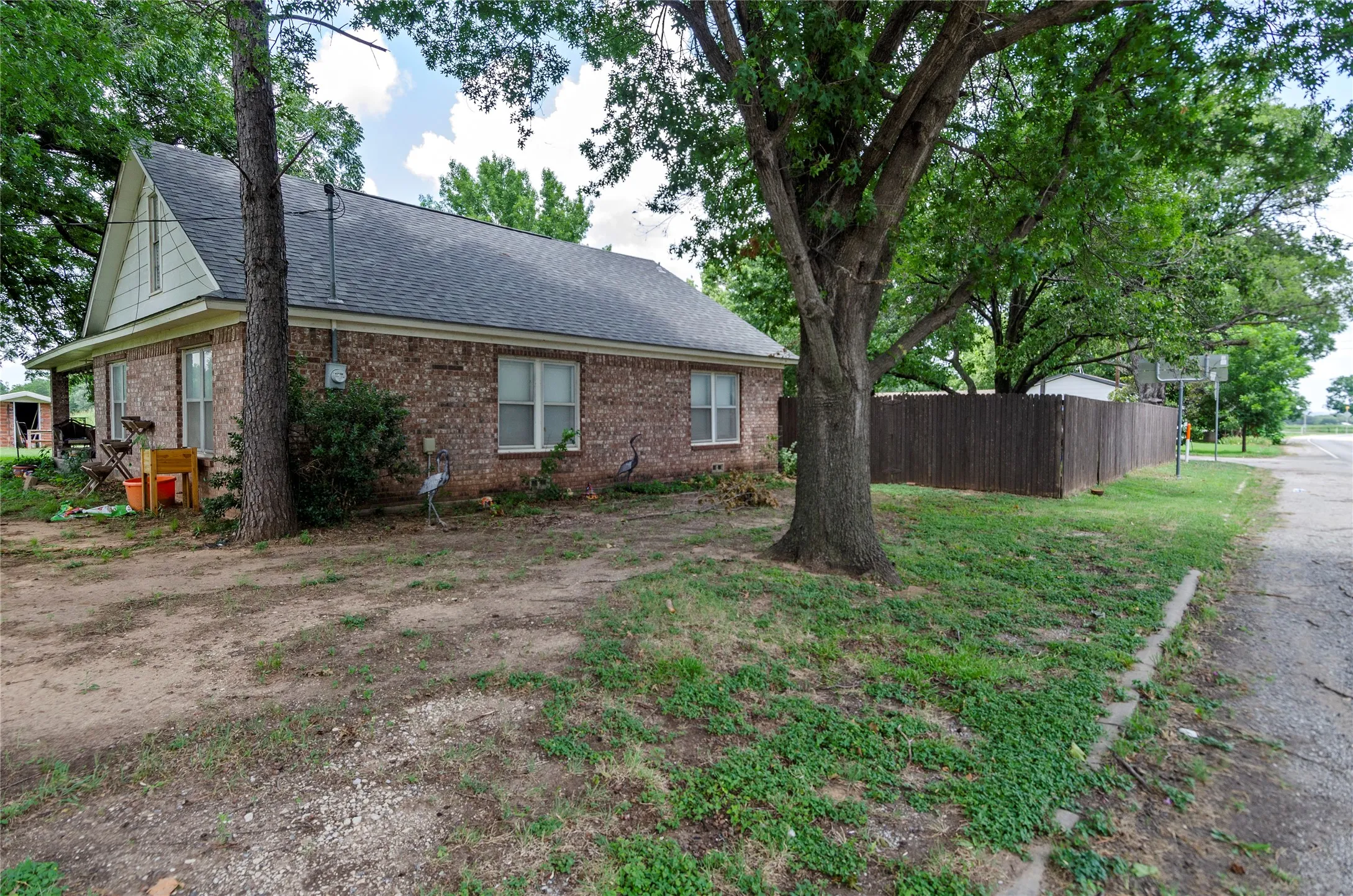 Single Family Residence For Sale in Wise County , 102 N Mesquite Street, Paradise, Texas 76073, 4 Bedroom, 2 Bathroom, 2 Garage spaces, 2,004 Sqft, built in 1970, Preowned, mls#21072318, Real Estate Agent in Paradise, Homes For Sale in Wise county, Homes For Sale in Paradise, Realtor in Paradise Texas, Real Estate Brokerage Independent Realty Texas, Luminita Cordes Realtor