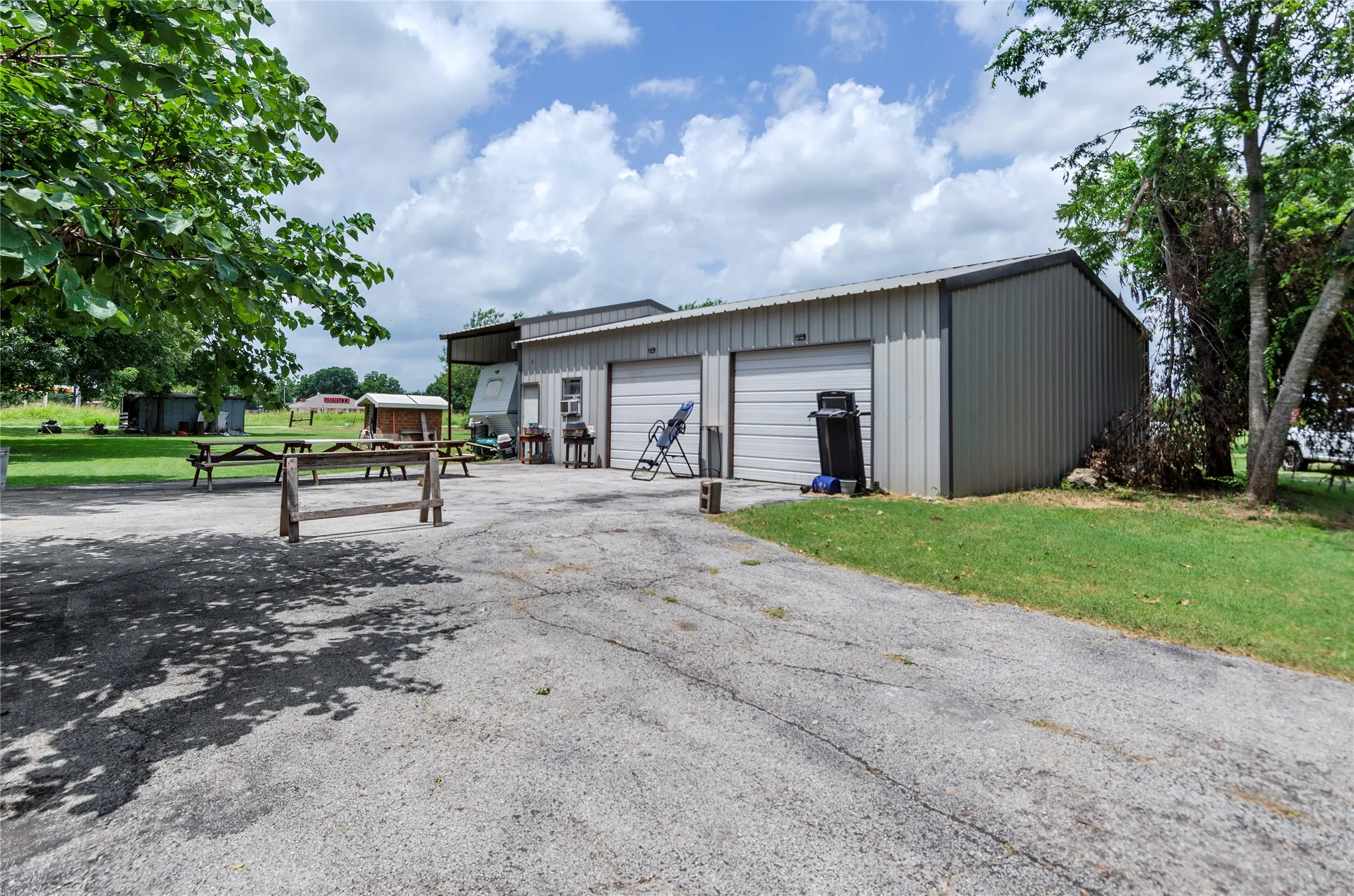 Single Family Residence For Sale in Wise County , 102 N Mesquite Street, Paradise, Texas 76073, 4 Bedroom, 2 Bathroom, 2 Garage spaces, 2,004 Sqft, built in 1970, Preowned, mls#21072318, Real Estate Agent in Paradise, Homes For Sale in Wise county, Homes For Sale in Paradise, Realtor in Paradise Texas, Real Estate Brokerage Independent Realty Texas, Luminita Cordes Realtor