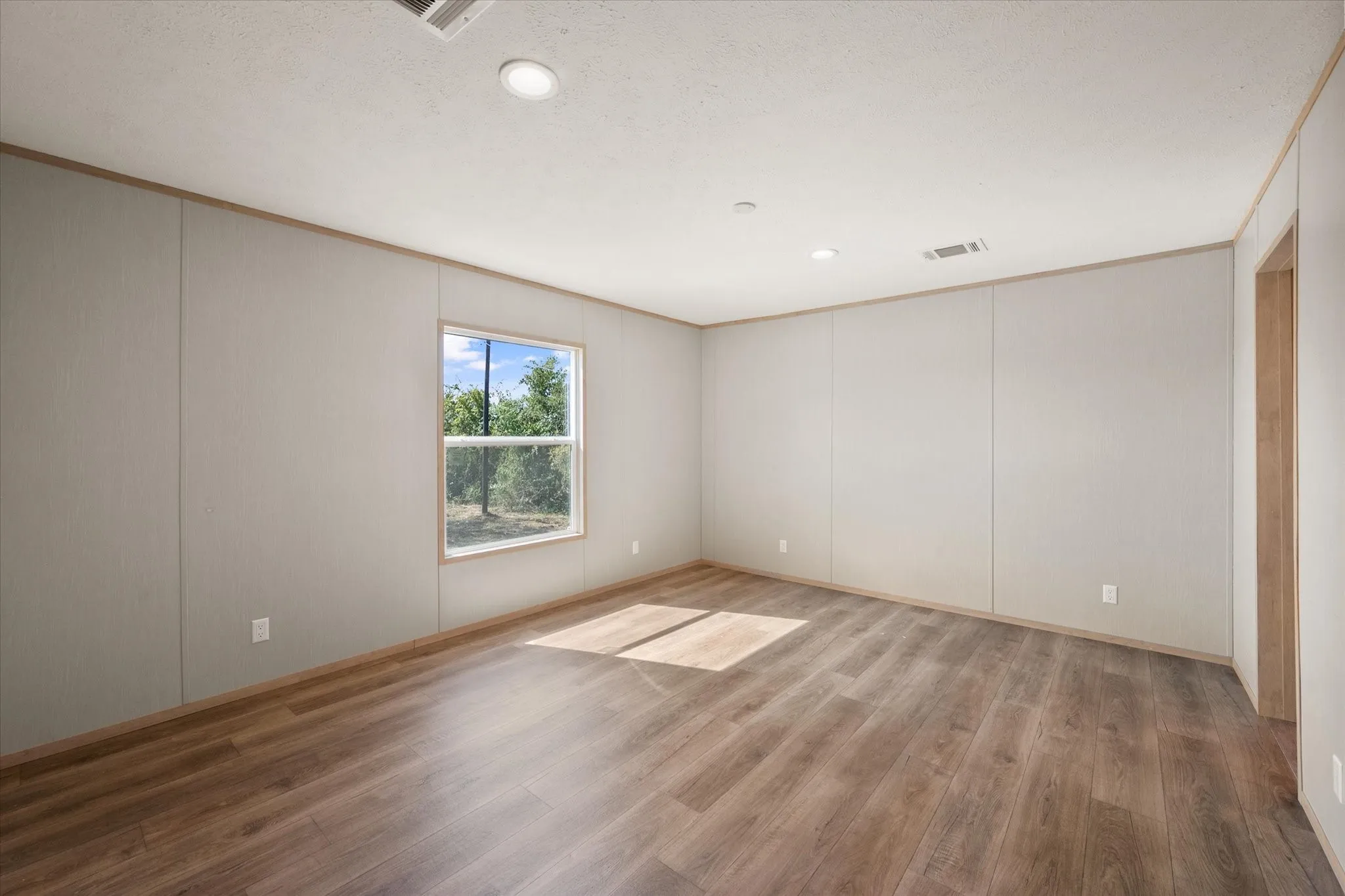Mobile Home For Sale in Navarro County , 1499 SE CR 3135, Corsicana, Texas 75109, 3 Bedroom, 2 Bathroom, Garage spaces, 1,568 Sqft, built in 2025, mls#21072523, Real Estate Agent in Corsicana, Homes For Sale in Navarro county, Homes For Sale in Corsicana, Realtor in Corsicana Texas, Real Estate Brokerage Independent Realty Texas, Luminita Cordes Realtor