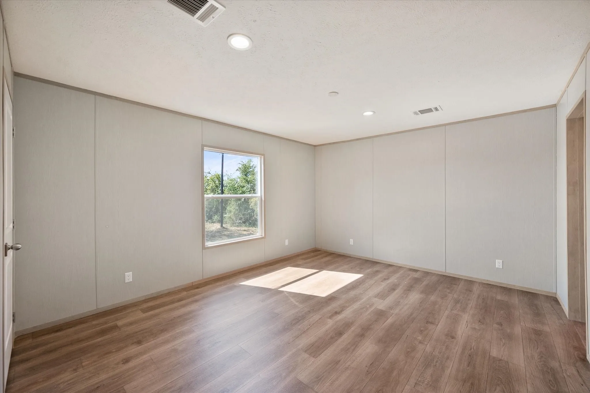 Mobile Home For Sale in Navarro County , 1499 SE CR 3135, Corsicana, Texas 75109, 3 Bedroom, 2 Bathroom, Garage spaces, 1,568 Sqft, built in 2025, mls#21072523, Real Estate Agent in Corsicana, Homes For Sale in Navarro county, Homes For Sale in Corsicana, Realtor in Corsicana Texas, Real Estate Brokerage Independent Realty Texas, Luminita Cordes Realtor