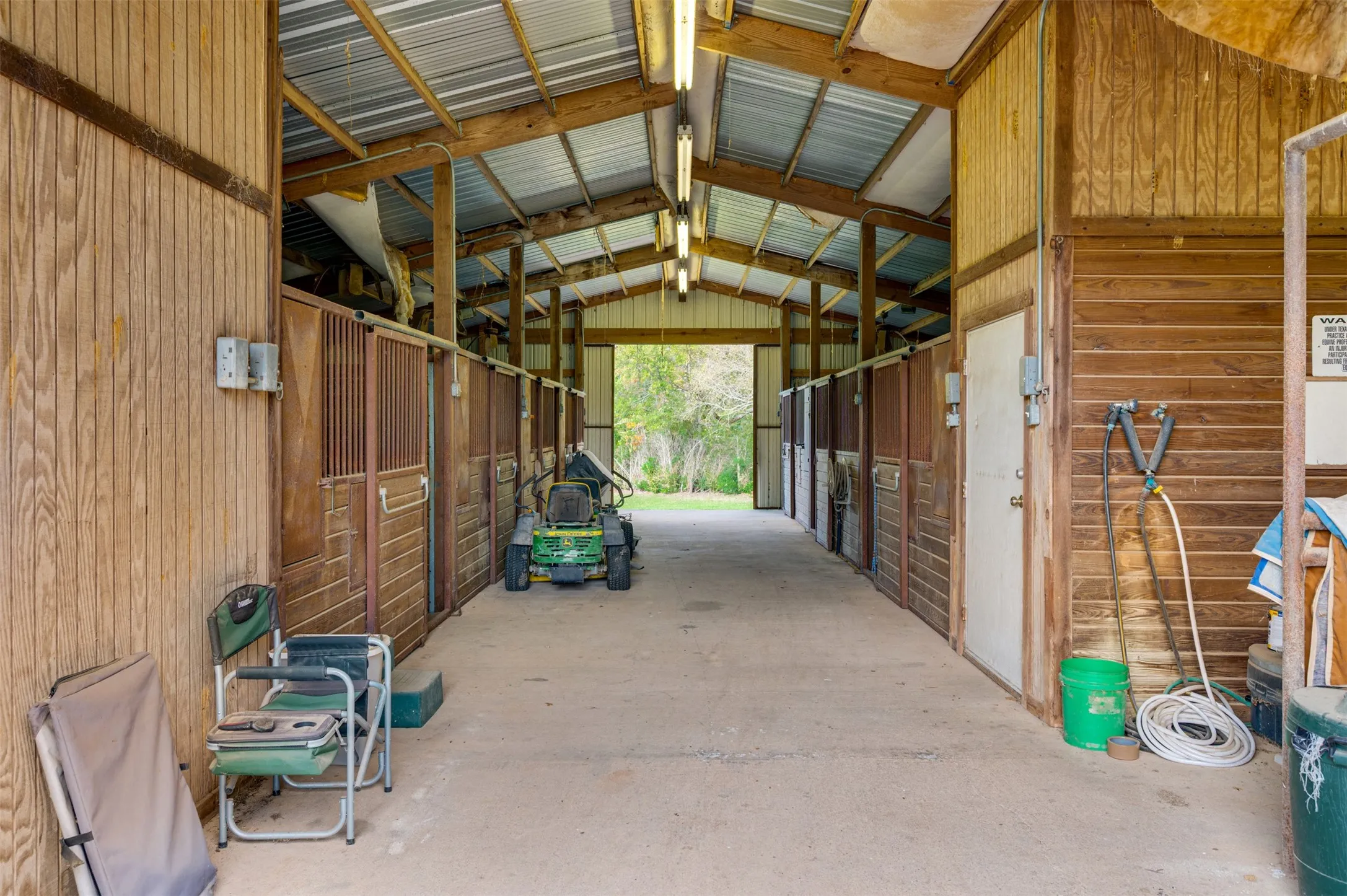 Farm For Sale in Anderson County , 3269 An County Road 153, Palestine, Texas 75801, 2 Bedroom, 3 Bathroom, 2 Garage spaces, 2,004 Sqft, built in 2006, mls#21072603, Real Estate Agent in Palestine, Homes For Sale in Anderson county, Homes For Sale in Palestine, Realtor in Palestine Texas, Real Estate Brokerage Independent Realty Texas, Luminita Cordes Realtor