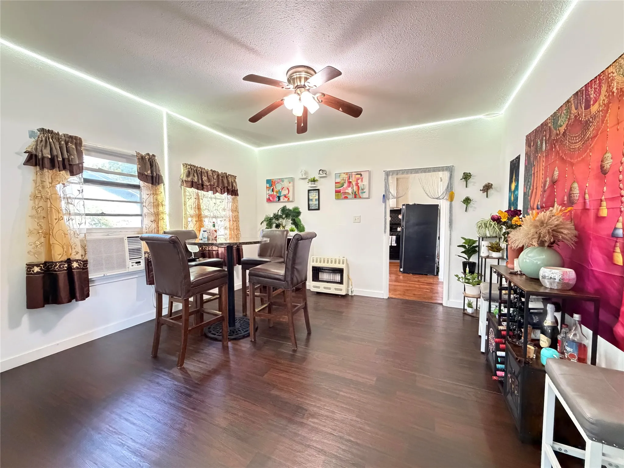 Single Family Residence For Sale in Grayson County , 801 W Walker Street, Denison, Texas 75020, 2 Bedroom, 2 Bathroom, Garage spaces, 1,458 Sqft, built in 1938, mls#21072513, Real Estate Agent in Denison, Homes For Sale in Grayson county, Homes For Sale in Denison, Realtor in Denison Texas, Real Estate Brokerage Independent Realty Texas, Luminita Cordes Realtor