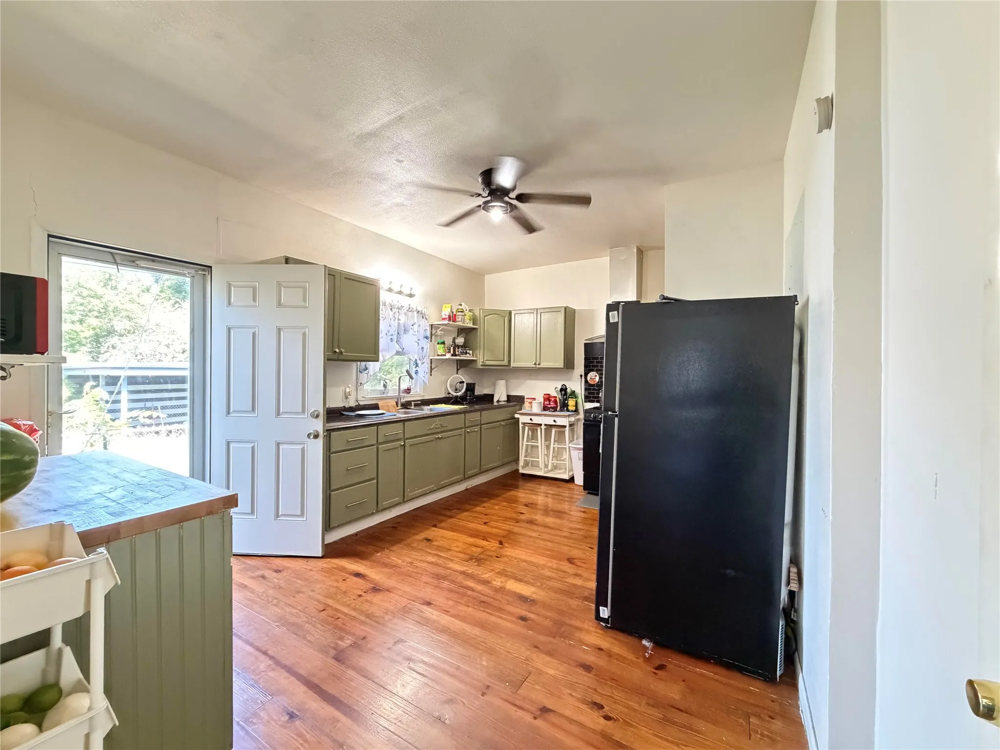 Single Family Residence For Sale in Grayson County , 801 W Walker Street, Denison, Texas 75020, 2 Bedroom, 2 Bathroom, Garage spaces, 1,458 Sqft, built in 1938, mls#21072513, Real Estate Agent in Denison, Homes For Sale in Grayson county, Homes For Sale in Denison, Realtor in Denison Texas, Real Estate Brokerage Independent Realty Texas, Luminita Cordes Realtor