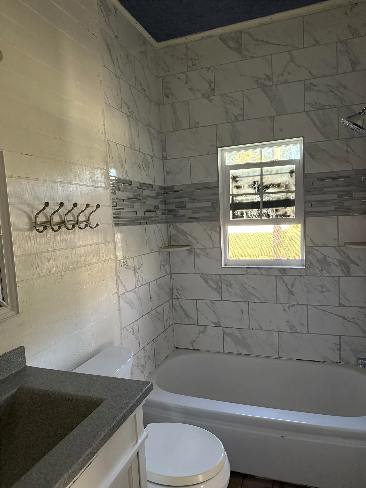 Single Family Residence For Sale in Grayson County , 801 W Walker Street, Denison, Texas 75020, 2 Bedroom, 2 Bathroom, Garage spaces, 1,458 Sqft, built in 1938, mls#21072513, Real Estate Agent in Denison, Homes For Sale in Grayson county, Homes For Sale in Denison, Realtor in Denison Texas, Real Estate Brokerage Independent Realty Texas, Luminita Cordes Realtor