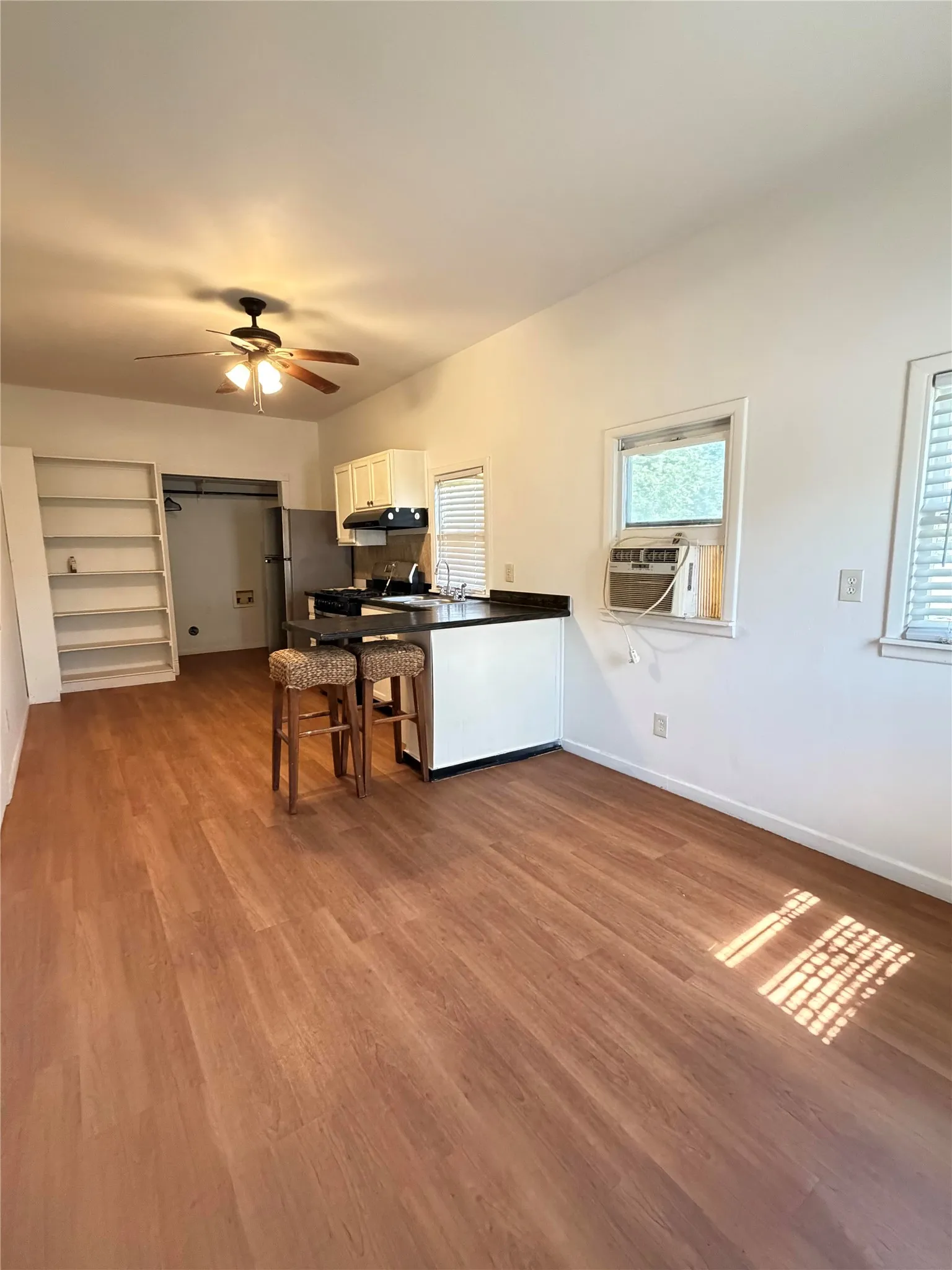 Single Family Residence For Sale in Grayson County , 801 W Walker Street, Denison, Texas 75020, 2 Bedroom, 2 Bathroom, Garage spaces, 1,458 Sqft, built in 1938, mls#21072513, Real Estate Agent in Denison, Homes For Sale in Grayson county, Homes For Sale in Denison, Realtor in Denison Texas, Real Estate Brokerage Independent Realty Texas, Luminita Cordes Realtor