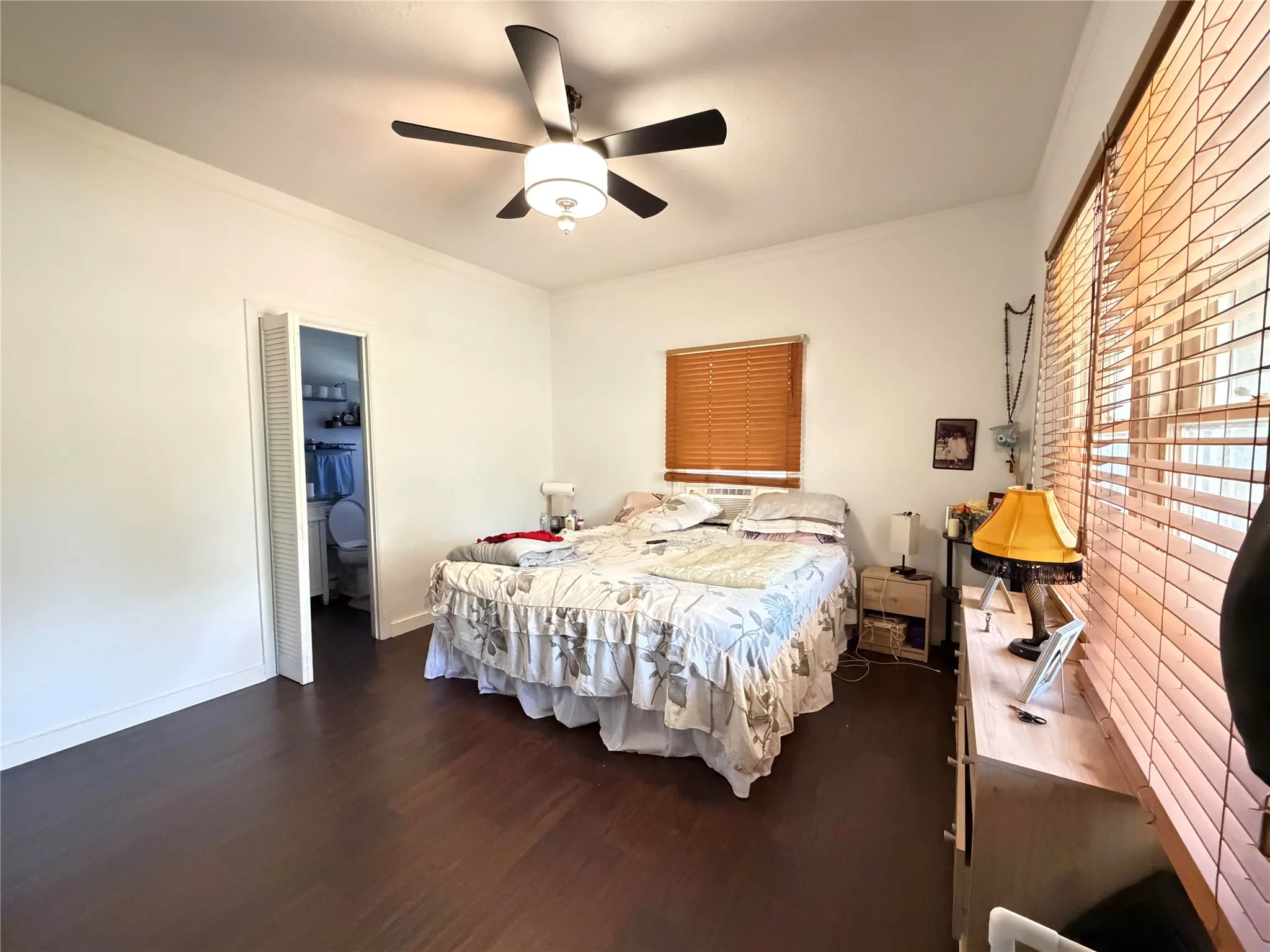 Single Family Residence For Sale in Grayson County , 801 W Walker Street, Denison, Texas 75020, 2 Bedroom, 2 Bathroom, Garage spaces, 1,458 Sqft, built in 1938, mls#21072513, Real Estate Agent in Denison, Homes For Sale in Grayson county, Homes For Sale in Denison, Realtor in Denison Texas, Real Estate Brokerage Independent Realty Texas, Luminita Cordes Realtor