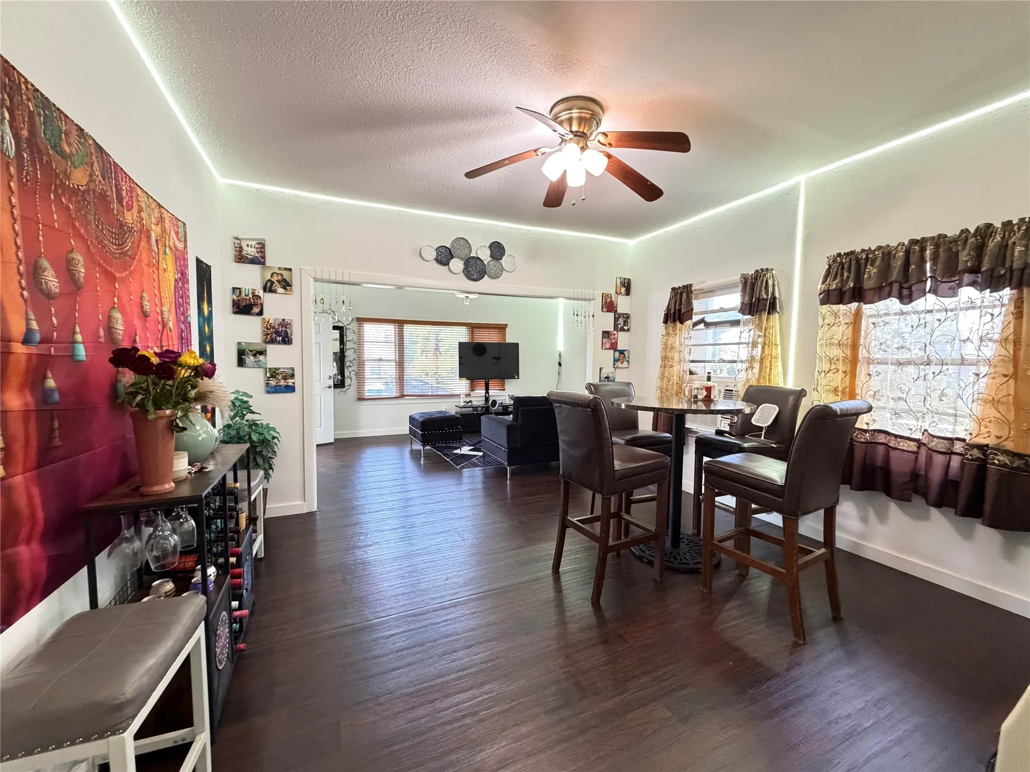 Single Family Residence For Sale in Grayson County , 801 W Walker Street, Denison, Texas 75020, 2 Bedroom, 2 Bathroom, Garage spaces, 1,458 Sqft, built in 1938, mls#21072513, Real Estate Agent in Denison, Homes For Sale in Grayson county, Homes For Sale in Denison, Realtor in Denison Texas, Real Estate Brokerage Independent Realty Texas, Luminita Cordes Realtor