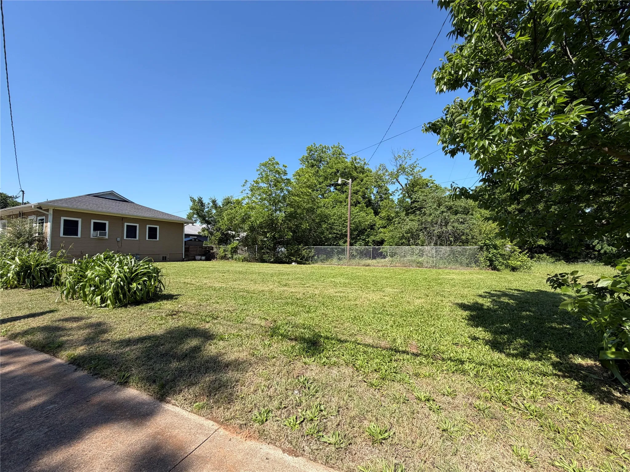 Single Family Residence For Sale in Grayson County , 801 W Walker Street, Denison, Texas 75020, 2 Bedroom, 2 Bathroom, Garage spaces, 1,458 Sqft, built in 1938, mls#21072513, Real Estate Agent in Denison, Homes For Sale in Grayson county, Homes For Sale in Denison, Realtor in Denison Texas, Real Estate Brokerage Independent Realty Texas, Luminita Cordes Realtor