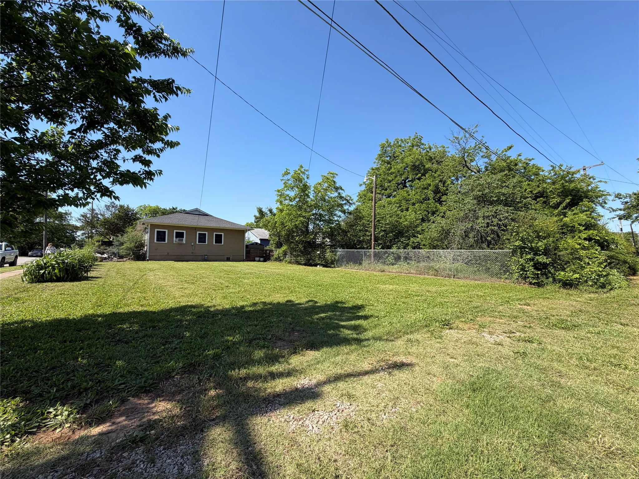 Single Family Residence For Sale in Grayson County , 801 W Walker Street, Denison, Texas 75020, 2 Bedroom, 2 Bathroom, Garage spaces, 1,458 Sqft, built in 1938, mls#21072513, Real Estate Agent in Denison, Homes For Sale in Grayson county, Homes For Sale in Denison, Realtor in Denison Texas, Real Estate Brokerage Independent Realty Texas, Luminita Cordes Realtor