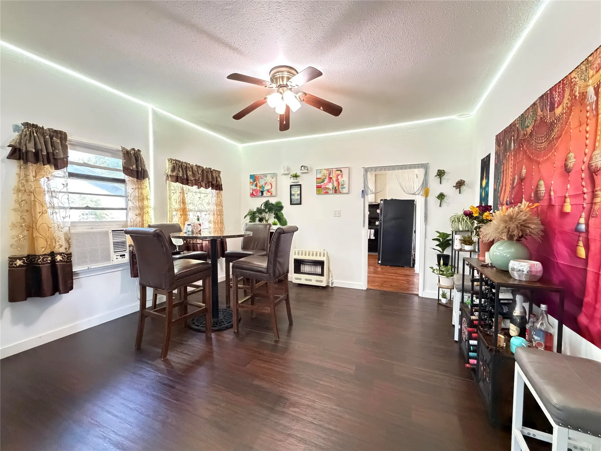 Single Family Residence For Sale in Grayson County , 801 W Walker Street, Denison, Texas 75020, 2 Bedroom, 2 Bathroom, Garage spaces, 1,458 Sqft, built in 1938, mls#21072513, Real Estate Agent in Denison, Homes For Sale in Grayson county, Homes For Sale in Denison, Realtor in Denison Texas, Real Estate Brokerage Independent Realty Texas, Luminita Cordes Realtor