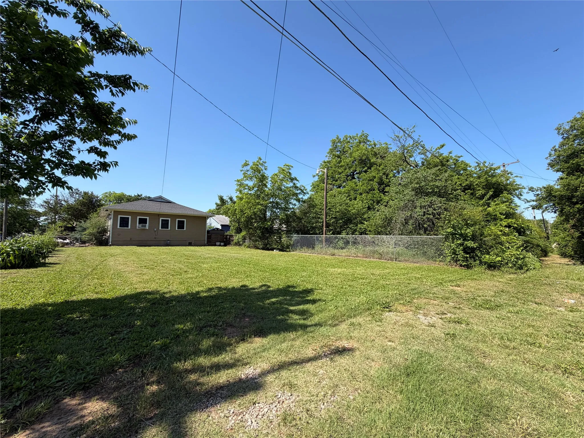 Single Family Residence For Sale in Grayson County , 801 W Walker Street, Denison, Texas 75020, 2 Bedroom, 2 Bathroom, Garage spaces, 1,458 Sqft, built in 1938, mls#21072513, Real Estate Agent in Denison, Homes For Sale in Grayson county, Homes For Sale in Denison, Realtor in Denison Texas, Real Estate Brokerage Independent Realty Texas, Luminita Cordes Realtor