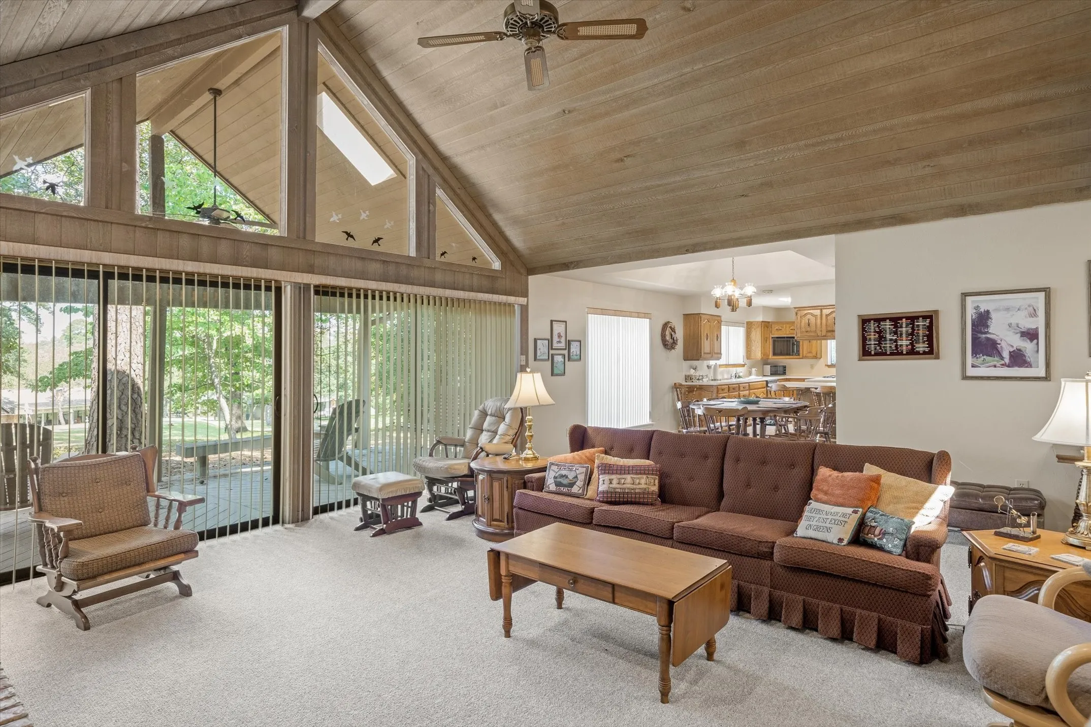 Single Family Residence For Sale in Wood County , 257 Peaceful Woods Trail, Holly Lake Ranch, Texas 75765, 3 Bedroom, 2 Bathroom, 3 Garage spaces, 1,996 Sqft, built in 1985, Preowned, mls#21063913, Real Estate Agent in Holly Lake Ranch, Homes For Sale in Wood county, Homes For Sale in Holly Lake Ranch, Realtor in Holly Lake Ranch Texas, Real Estate Brokerage Independent Realty Texas, Luminita Cordes Realtor