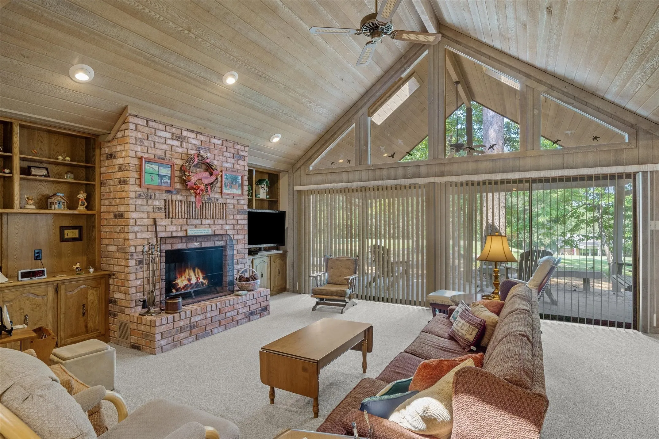 Single Family Residence For Sale in Wood County , 257 Peaceful Woods Trail, Holly Lake Ranch, Texas 75765, 3 Bedroom, 2 Bathroom, 3 Garage spaces, 1,996 Sqft, built in 1985, Preowned, mls#21063913, Real Estate Agent in Holly Lake Ranch, Homes For Sale in Wood county, Homes For Sale in Holly Lake Ranch, Realtor in Holly Lake Ranch Texas, Real Estate Brokerage Independent Realty Texas, Luminita Cordes Realtor