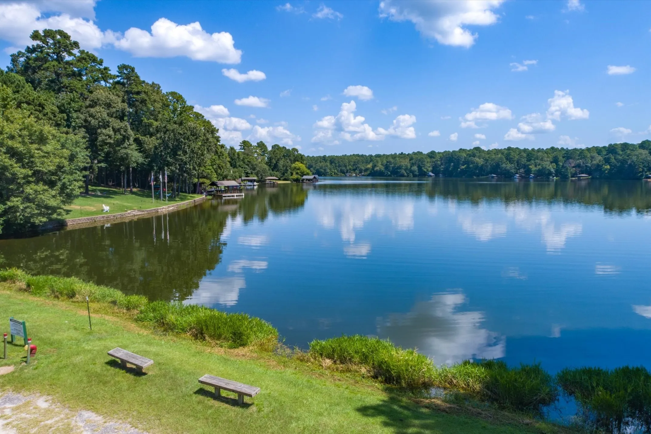 Single Family Residence For Sale in Wood County , 257 Peaceful Woods Trail, Holly Lake Ranch, Texas 75765, 3 Bedroom, 2 Bathroom, 3 Garage spaces, 1,996 Sqft, built in 1985, Preowned, mls#21063913, Real Estate Agent in Holly Lake Ranch, Homes For Sale in Wood county, Homes For Sale in Holly Lake Ranch, Realtor in Holly Lake Ranch Texas, Real Estate Brokerage Independent Realty Texas, Luminita Cordes Realtor