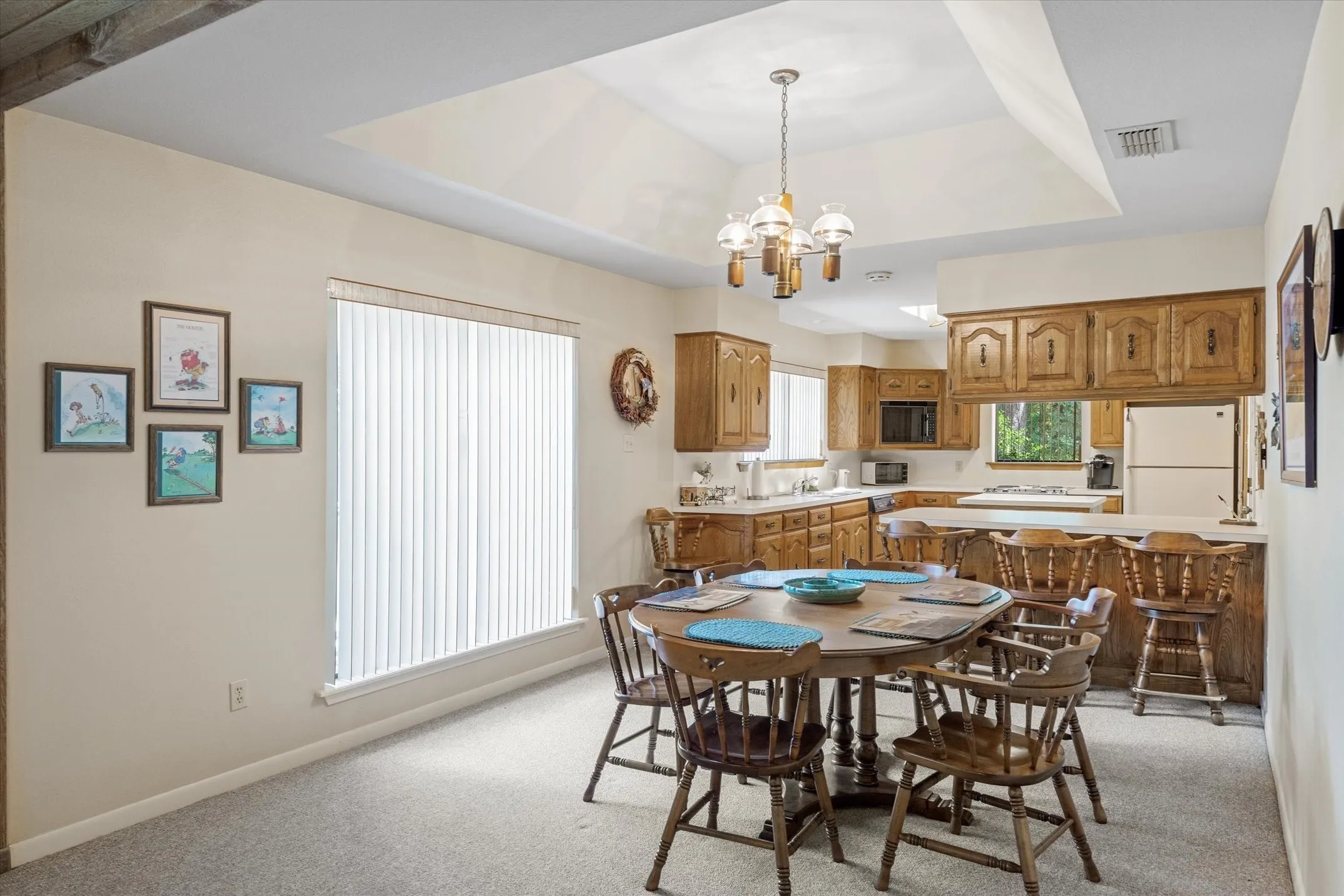 Single Family Residence For Sale in Wood County , 257 Peaceful Woods Trail, Holly Lake Ranch, Texas 75765, 3 Bedroom, 2 Bathroom, 3 Garage spaces, 1,996 Sqft, built in 1985, Preowned, mls#21063913, Real Estate Agent in Holly Lake Ranch, Homes For Sale in Wood county, Homes For Sale in Holly Lake Ranch, Realtor in Holly Lake Ranch Texas, Real Estate Brokerage Independent Realty Texas, Luminita Cordes Realtor