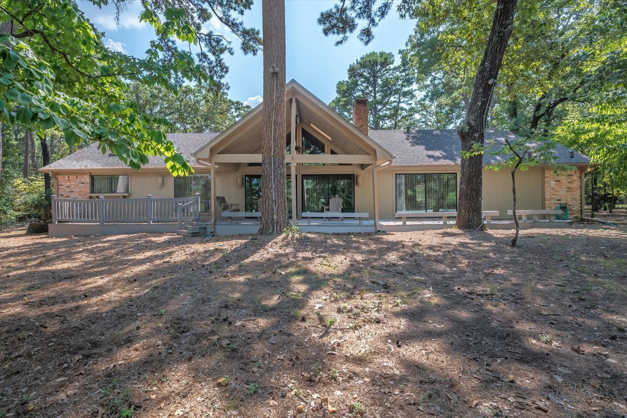 Single Family Residence For Sale in Wood County , 257 Peaceful Woods Trail, Holly Lake Ranch, Texas 75765, 3 Bedroom, 2 Bathroom, 3 Garage spaces, 1,996 Sqft, built in 1985, Preowned, mls#21063913, Real Estate Agent in Holly Lake Ranch, Homes For Sale in Wood county, Homes For Sale in Holly Lake Ranch, Realtor in Holly Lake Ranch Texas, Real Estate Brokerage Independent Realty Texas, Luminita Cordes Realtor