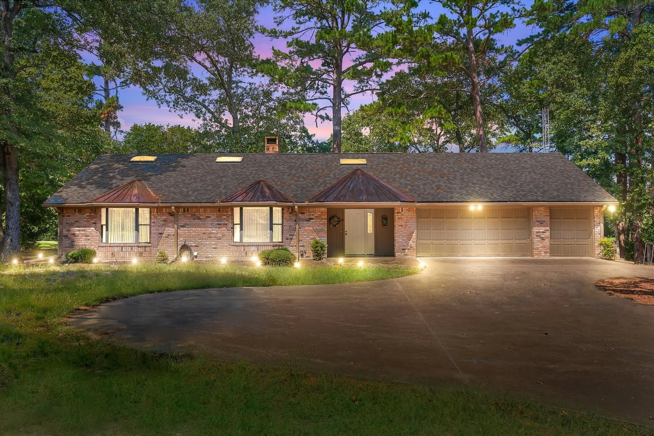 Single Family Residence For Sale in Wood County , 257 Peaceful Woods Trail, Holly Lake Ranch, Texas 75765, 3 Bedroom, 2 Bathroom, 3 Garage spaces, 1,996 Sqft, built in 1985, Preowned, mls#21063913, Real Estate Agent in Holly Lake Ranch, Homes For Sale in Wood county, Homes For Sale in Holly Lake Ranch, Realtor in Holly Lake Ranch Texas, Real Estate Brokerage Independent Realty Texas, Luminita Cordes Realtor