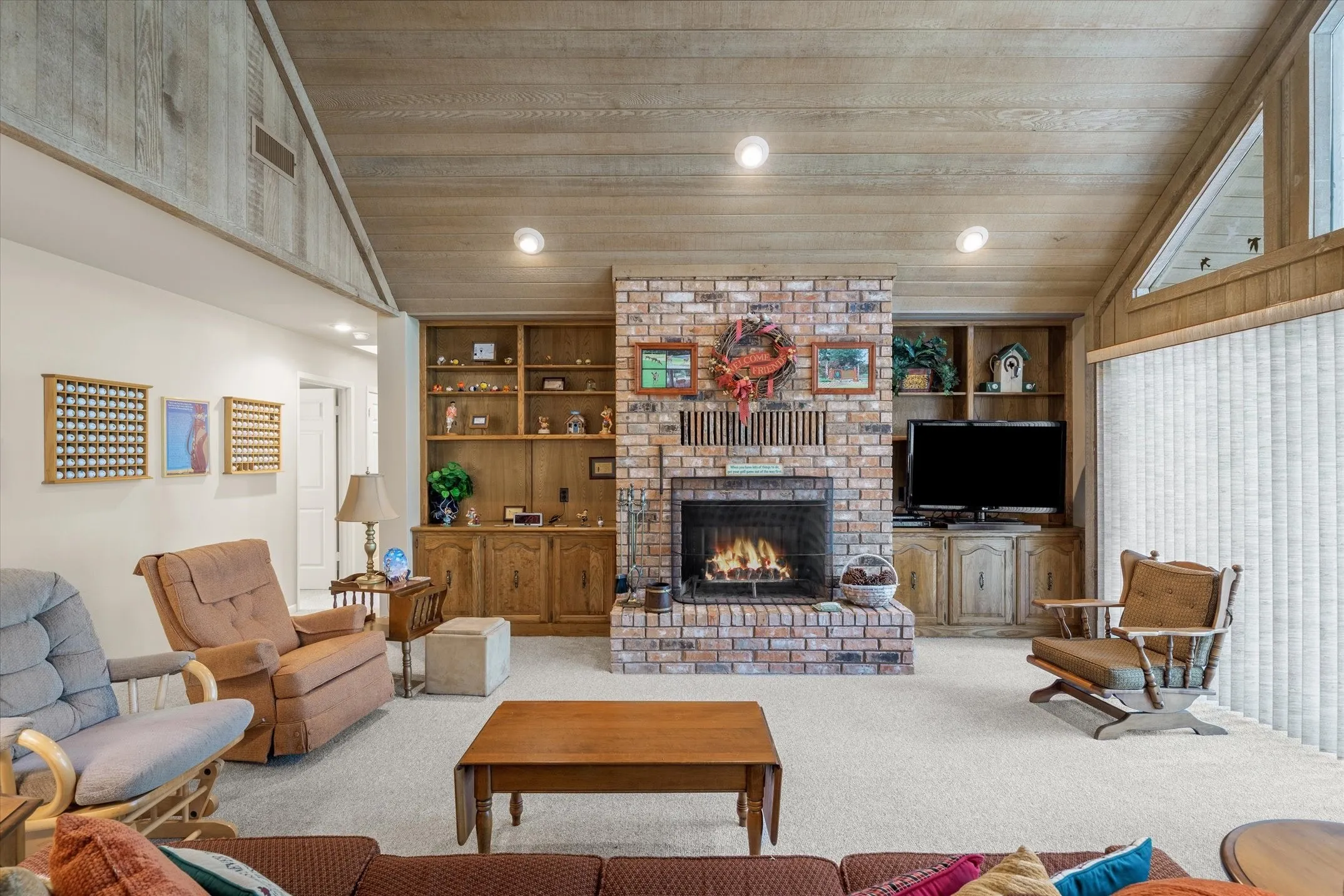 Single Family Residence For Sale in Wood County , 257 Peaceful Woods Trail, Holly Lake Ranch, Texas 75765, 3 Bedroom, 2 Bathroom, 3 Garage spaces, 1,996 Sqft, built in 1985, Preowned, mls#21063913, Real Estate Agent in Holly Lake Ranch, Homes For Sale in Wood county, Homes For Sale in Holly Lake Ranch, Realtor in Holly Lake Ranch Texas, Real Estate Brokerage Independent Realty Texas, Luminita Cordes Realtor