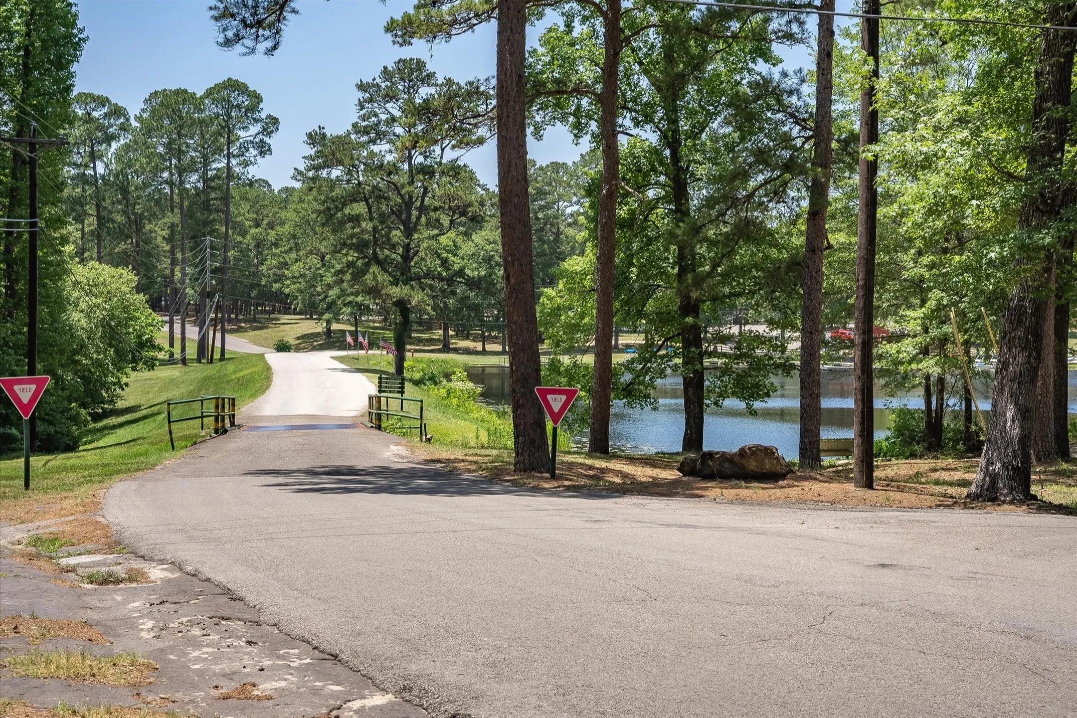 Single Family Residence For Sale in Wood County , 257 Peaceful Woods Trail, Holly Lake Ranch, Texas 75765, 3 Bedroom, 2 Bathroom, 3 Garage spaces, 1,996 Sqft, built in 1985, Preowned, mls#21063913, Real Estate Agent in Holly Lake Ranch, Homes For Sale in Wood county, Homes For Sale in Holly Lake Ranch, Realtor in Holly Lake Ranch Texas, Real Estate Brokerage Independent Realty Texas, Luminita Cordes Realtor